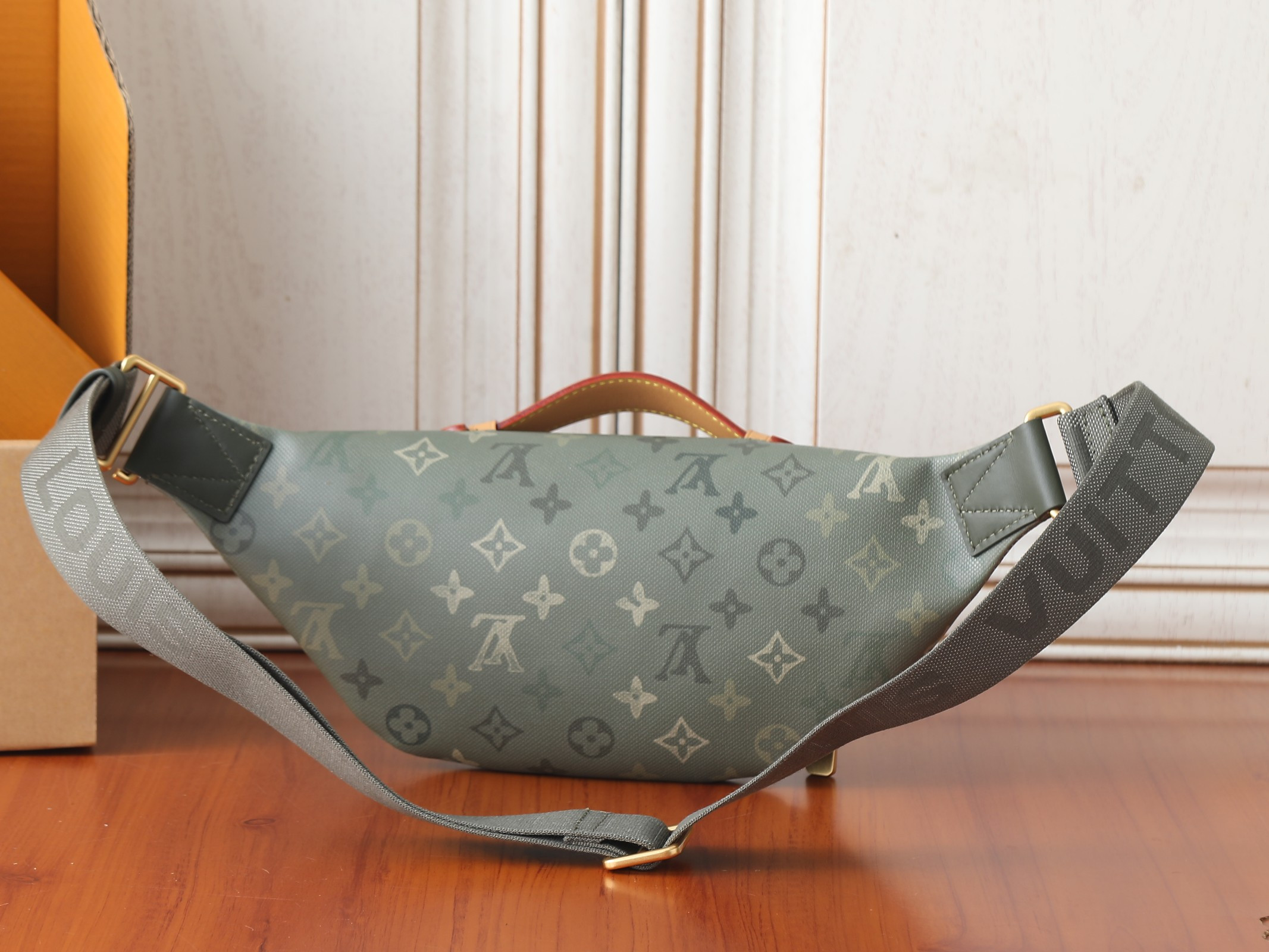 LV Rush Bumbag M26933 30x15x8cm