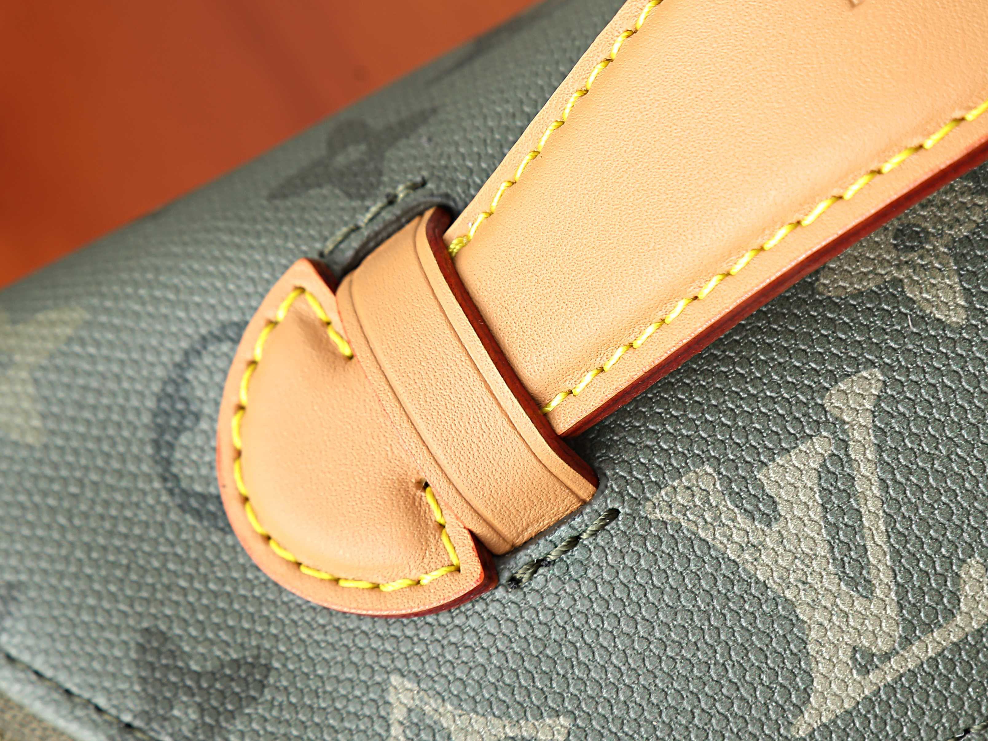 LV Rush Bumbag M26933 30x15x8cm