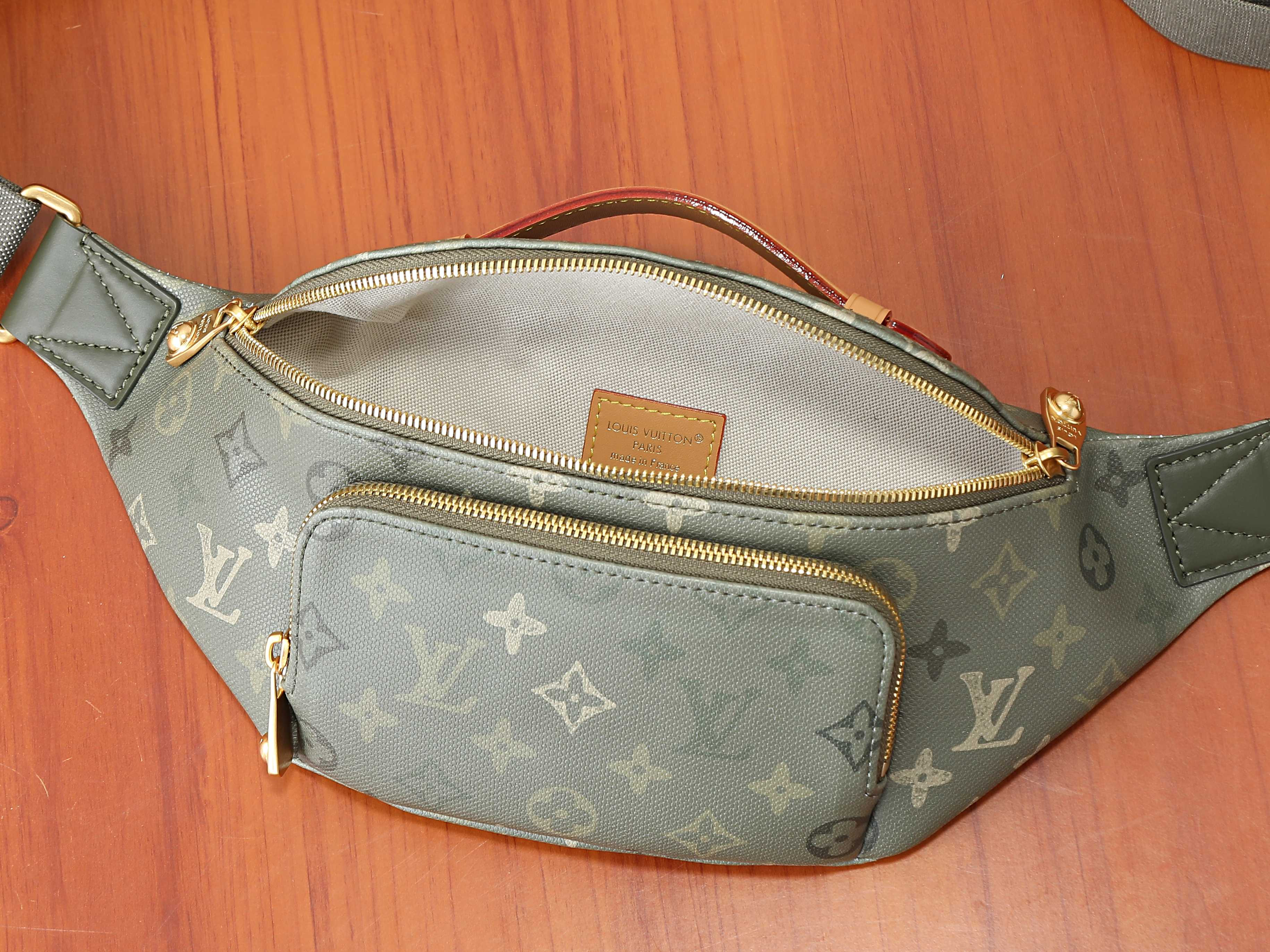 LV Rush Bumbag M26933 30x15x8cm