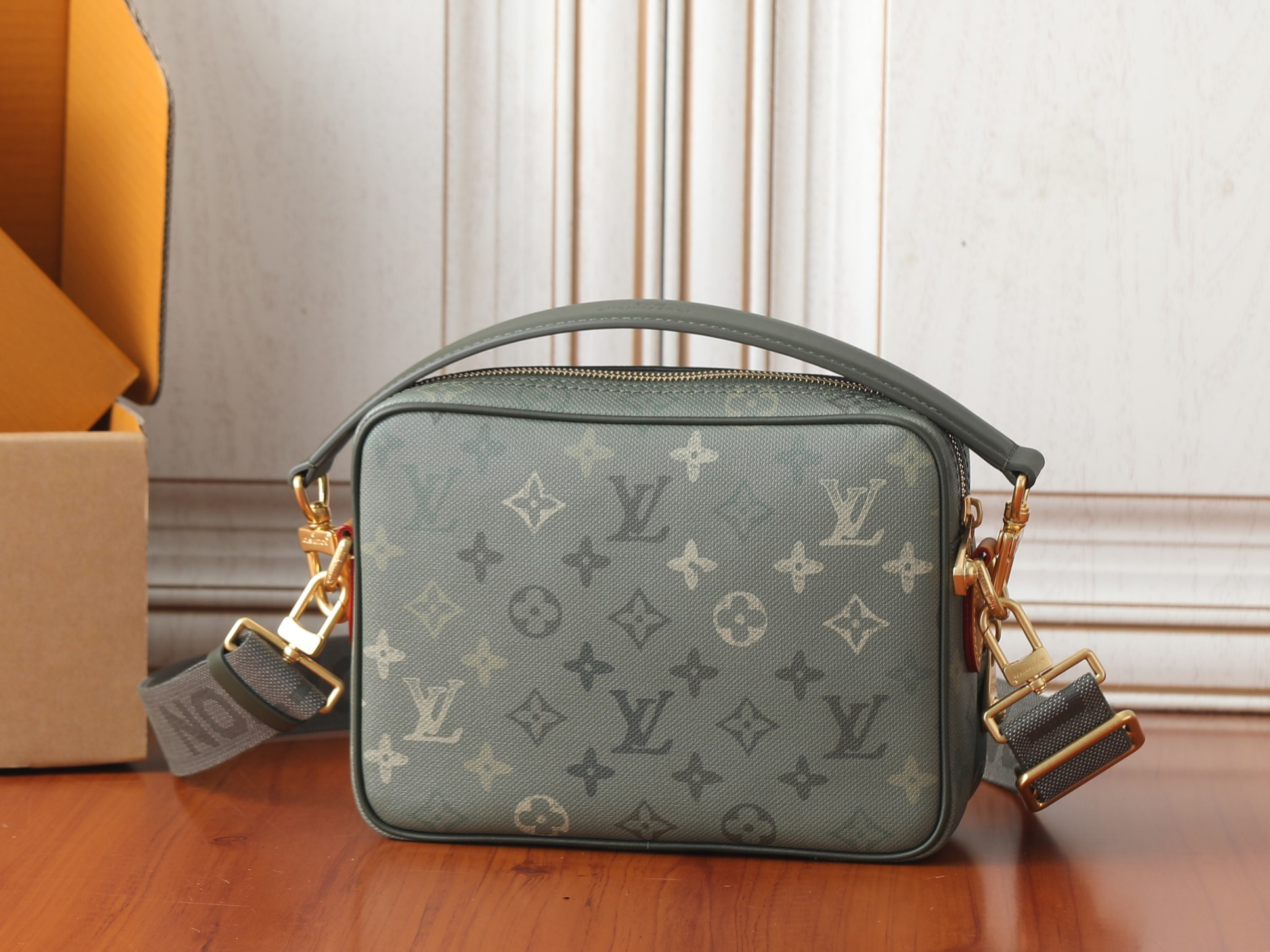 LV Nil M27095 25x17.5x11cm
