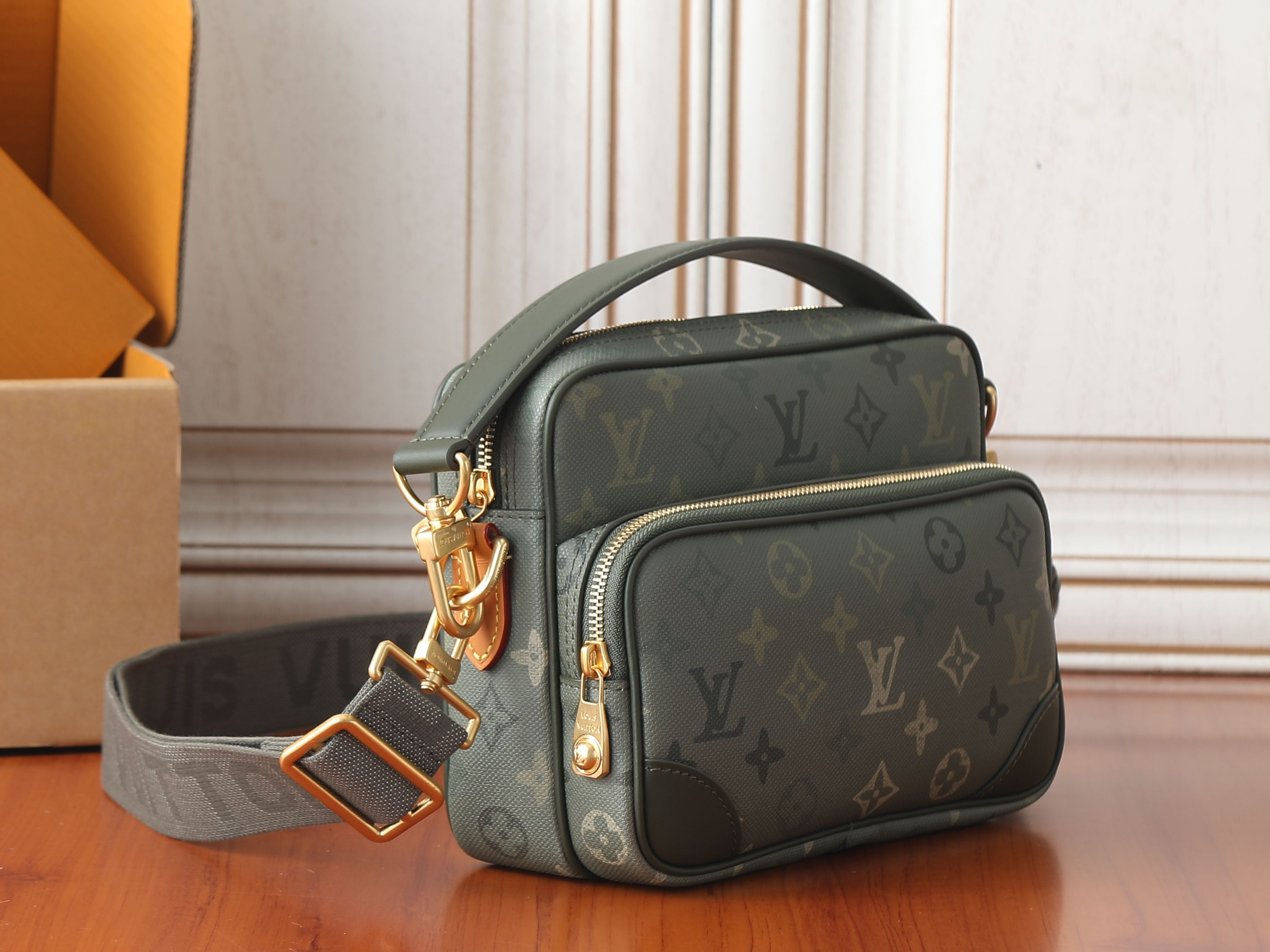 LV Nil M27095 25x17.5x11cm