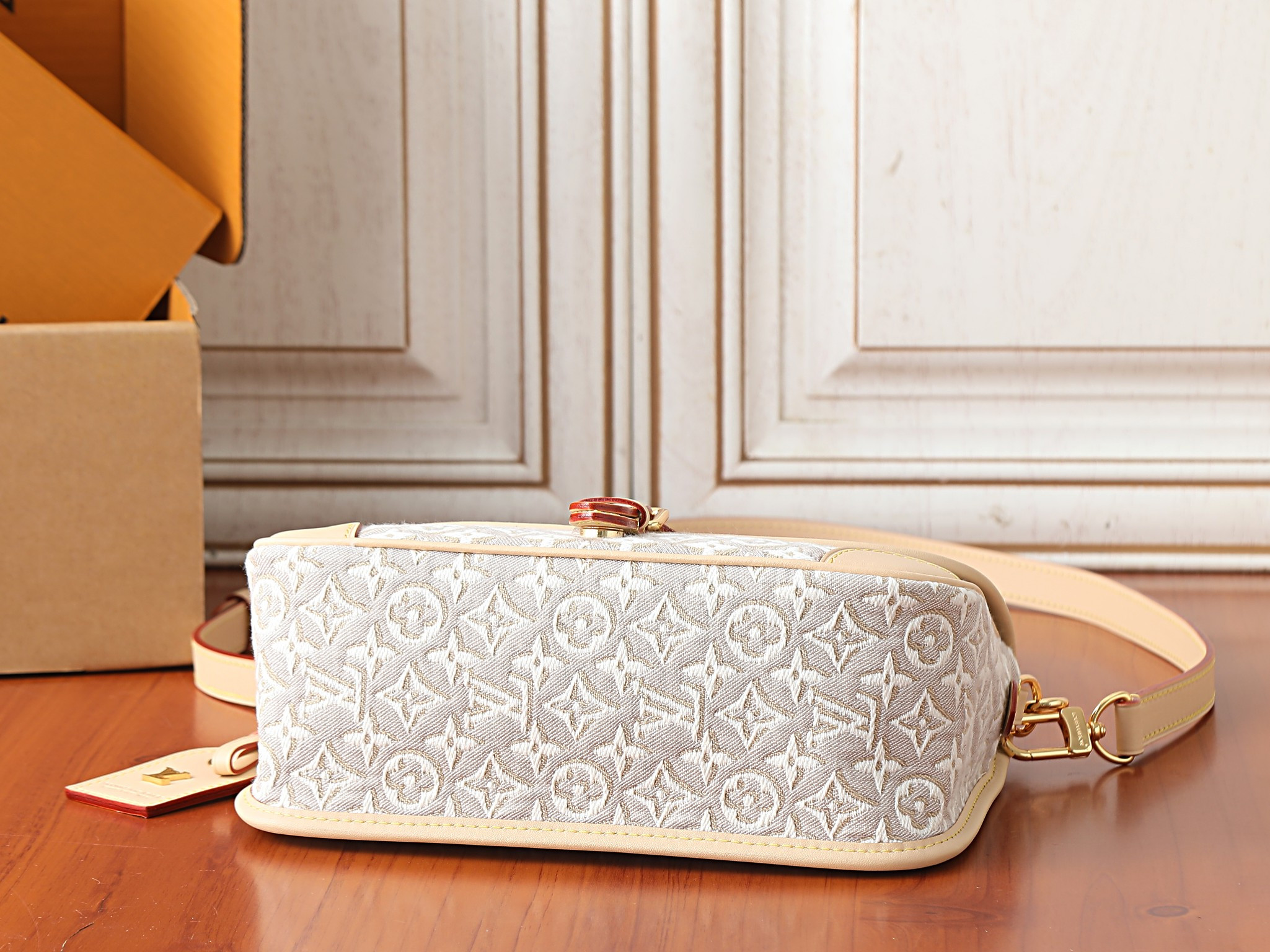 LV Diane PM M29795 24x15x9cm