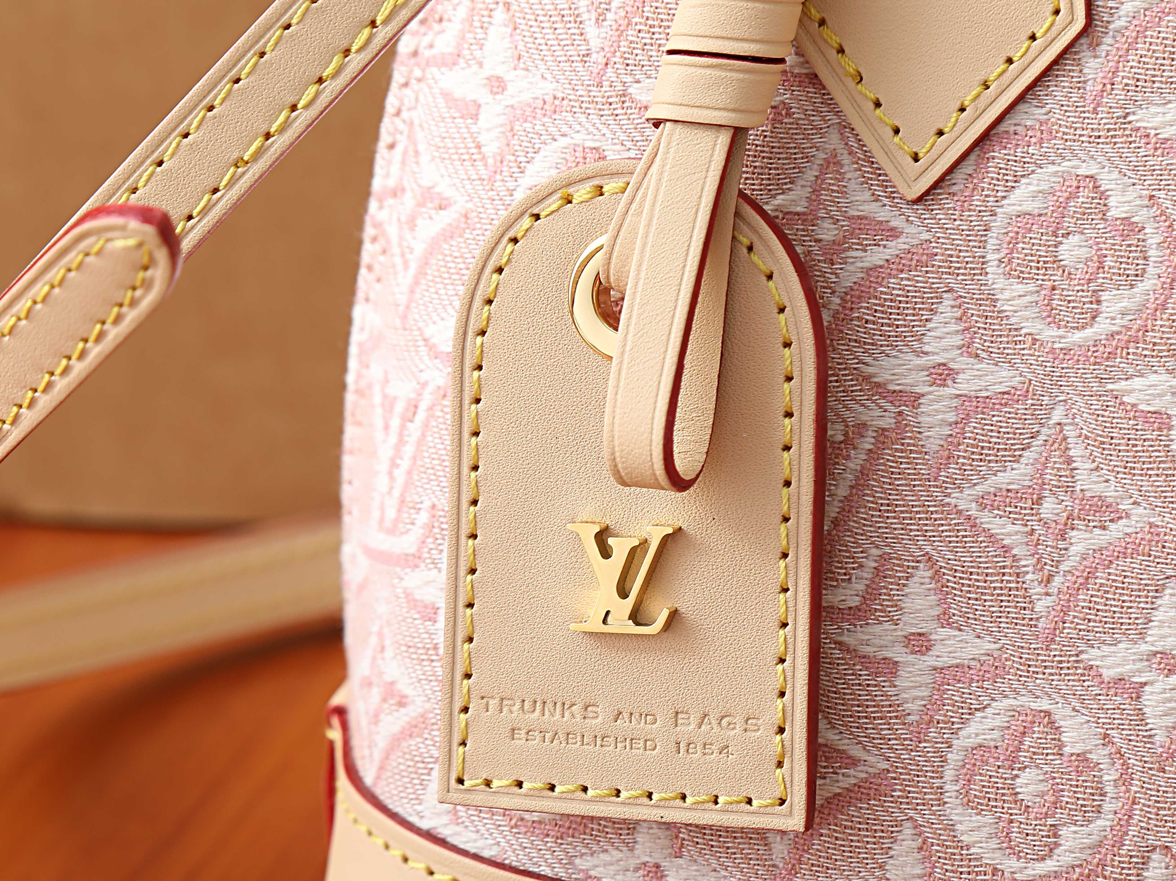 LV Alma BB M2A378 23.5x17.5x11.5cm
