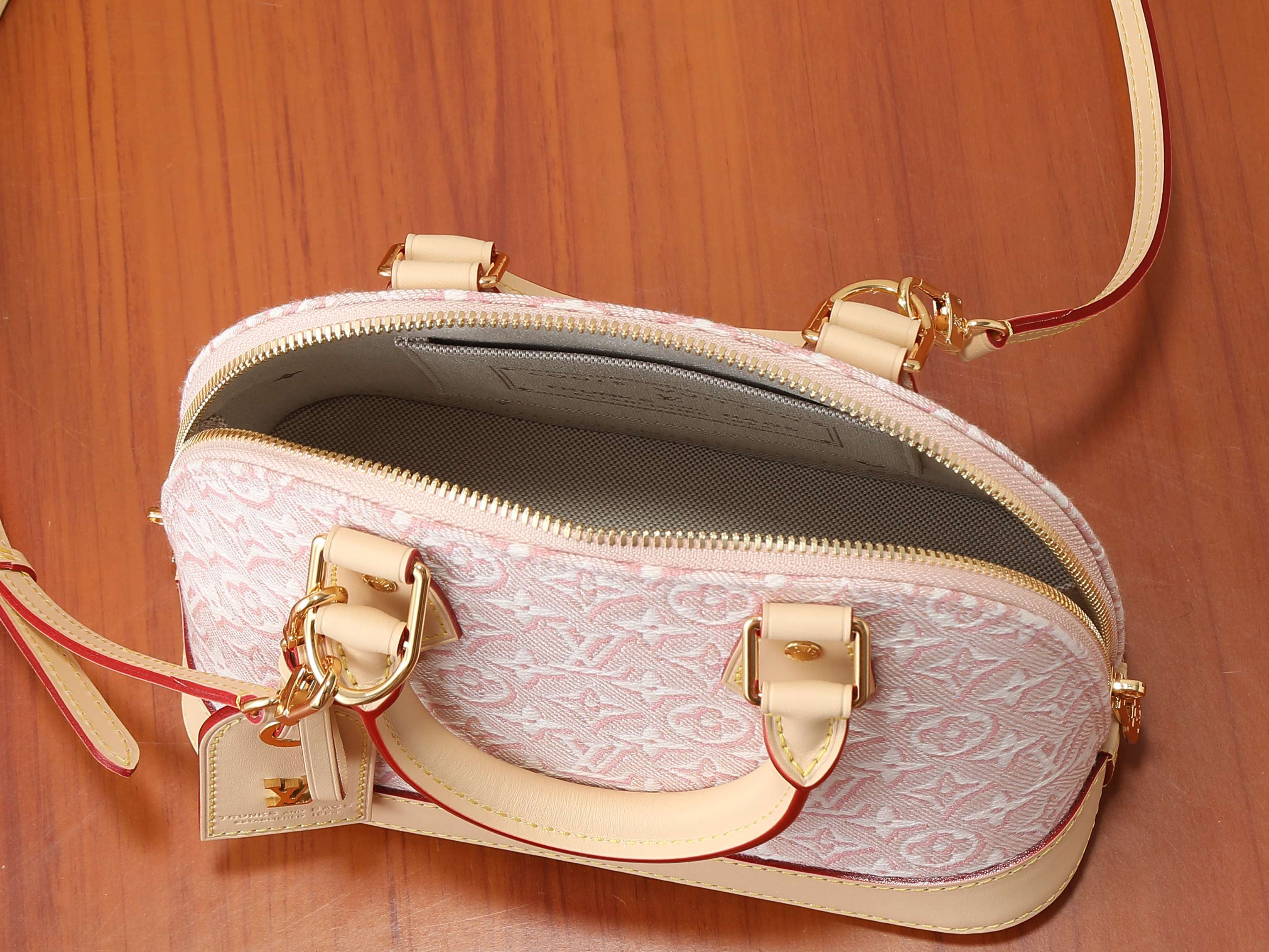LV Alma BB M2A378 23.5x17.5x11.5cm