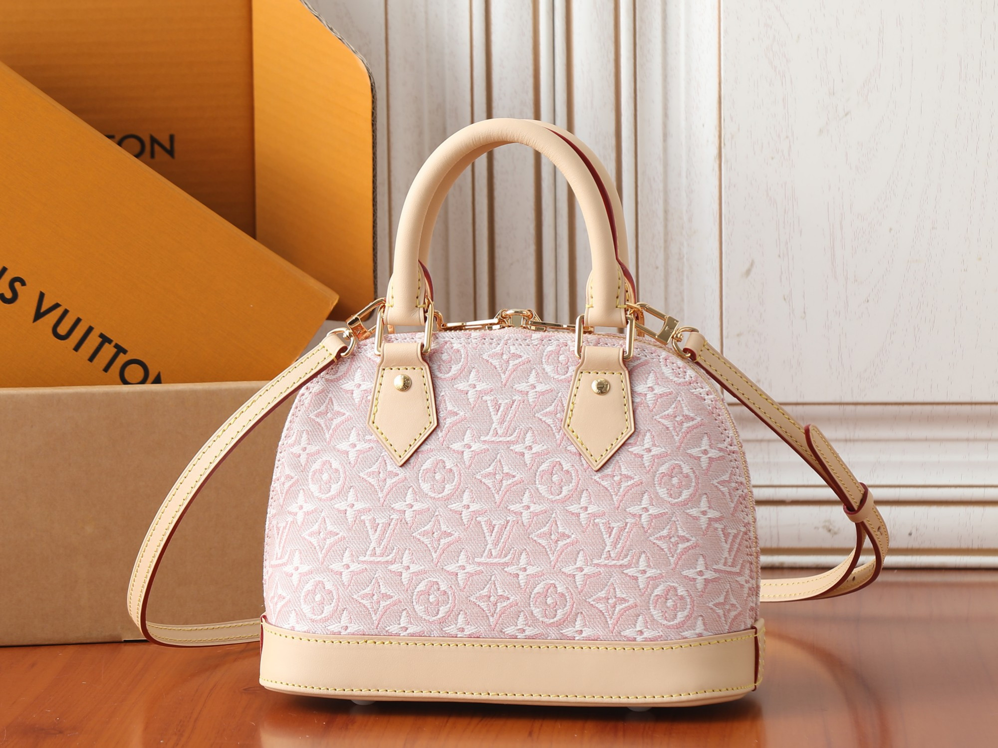LV Alma BB M2A378 23.5x17.5x11.5cm