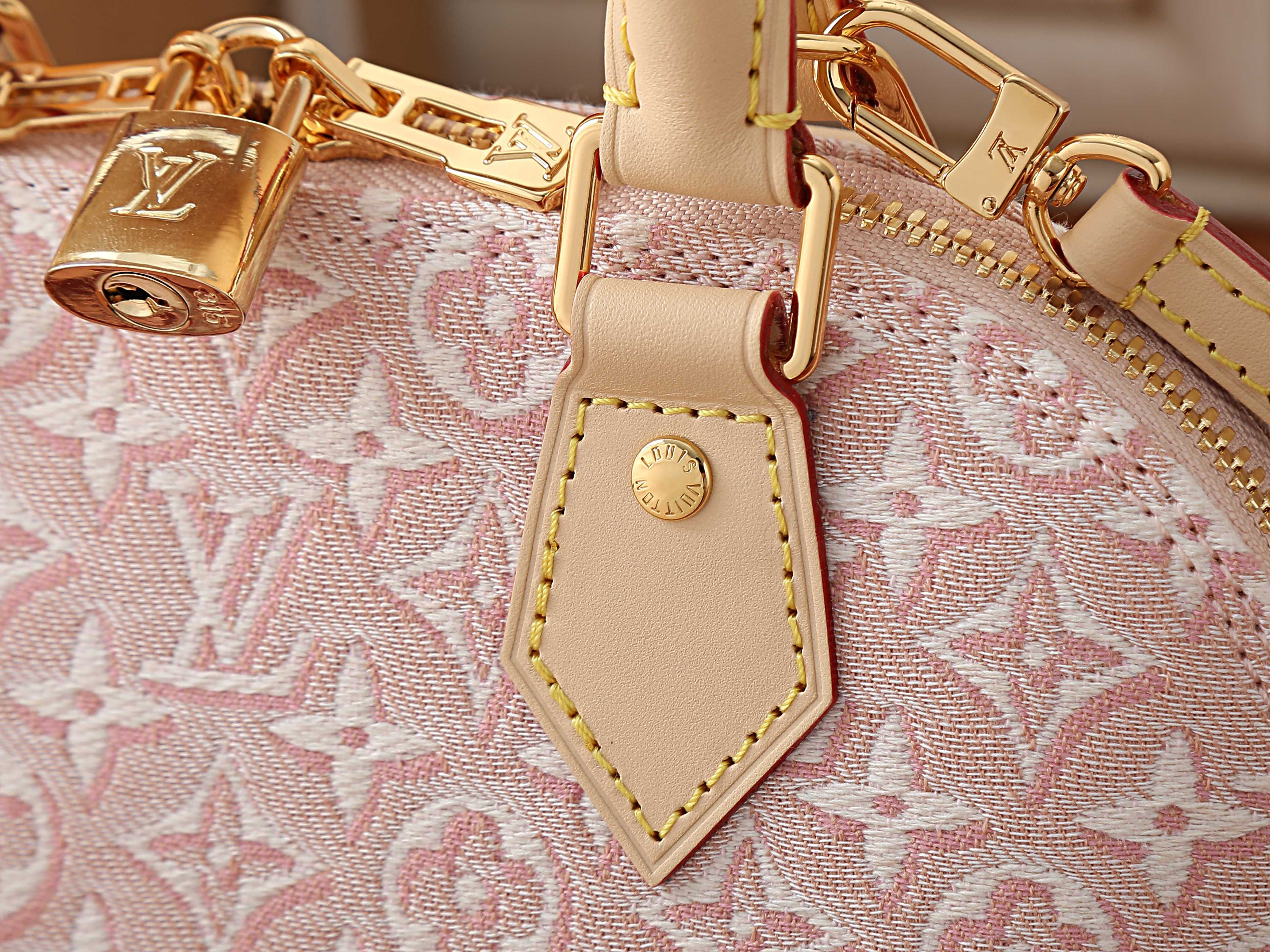 LV Alma BB M2A378 23.5x17.5x11.5cm