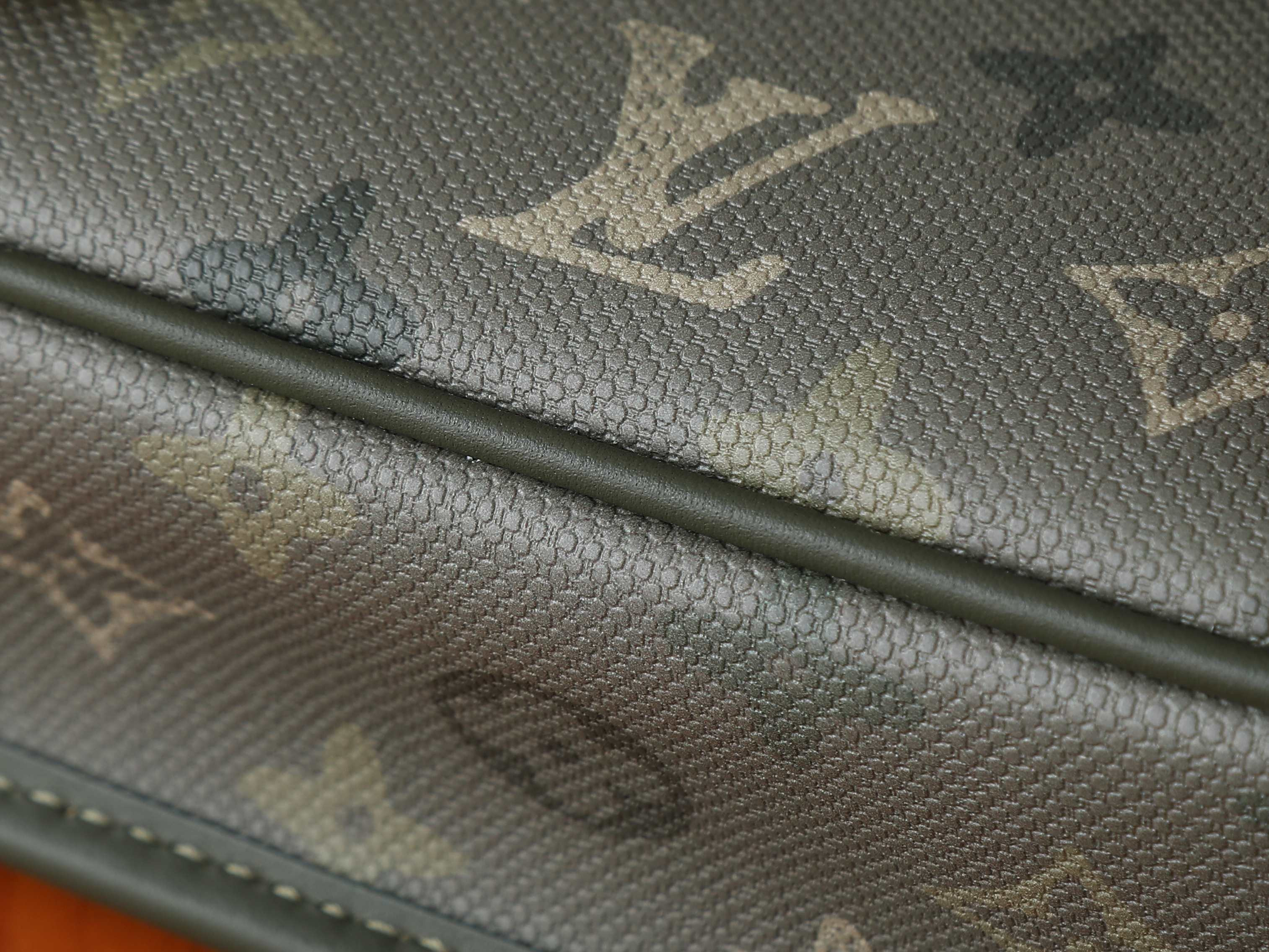 LV Satchel Wearable Wallet M26969 19.5x15x6cm