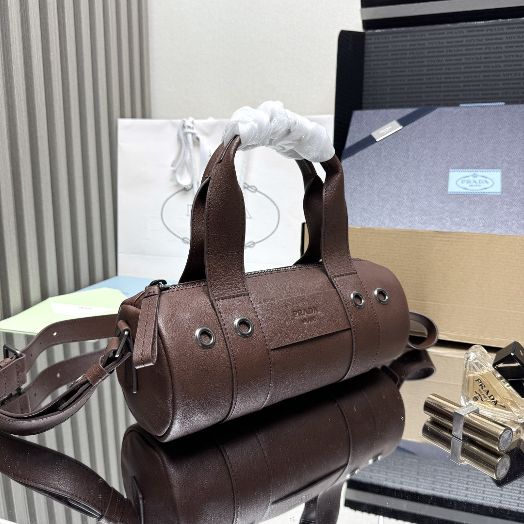 Pra*a route medium leather top handle bag 12x29x12cm