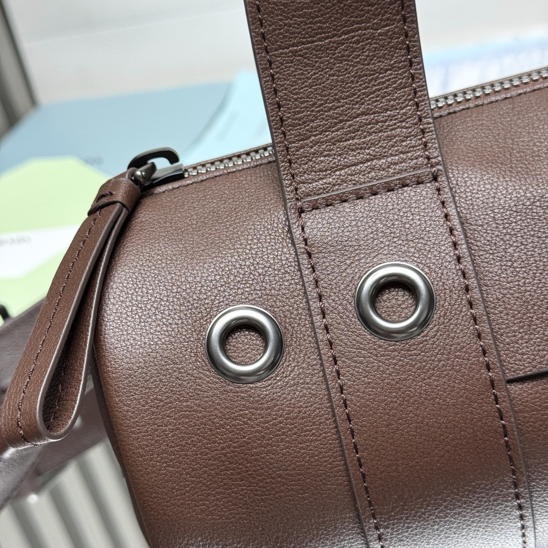 Pra*a route medium leather top handle bag 12x29x12cm