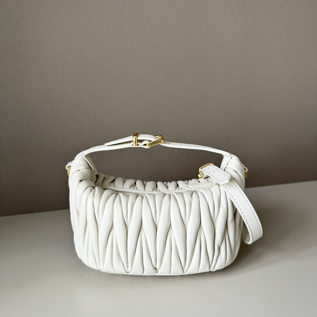 M1v M1v matelasse pouch nappa bag 15x8.5x8cm