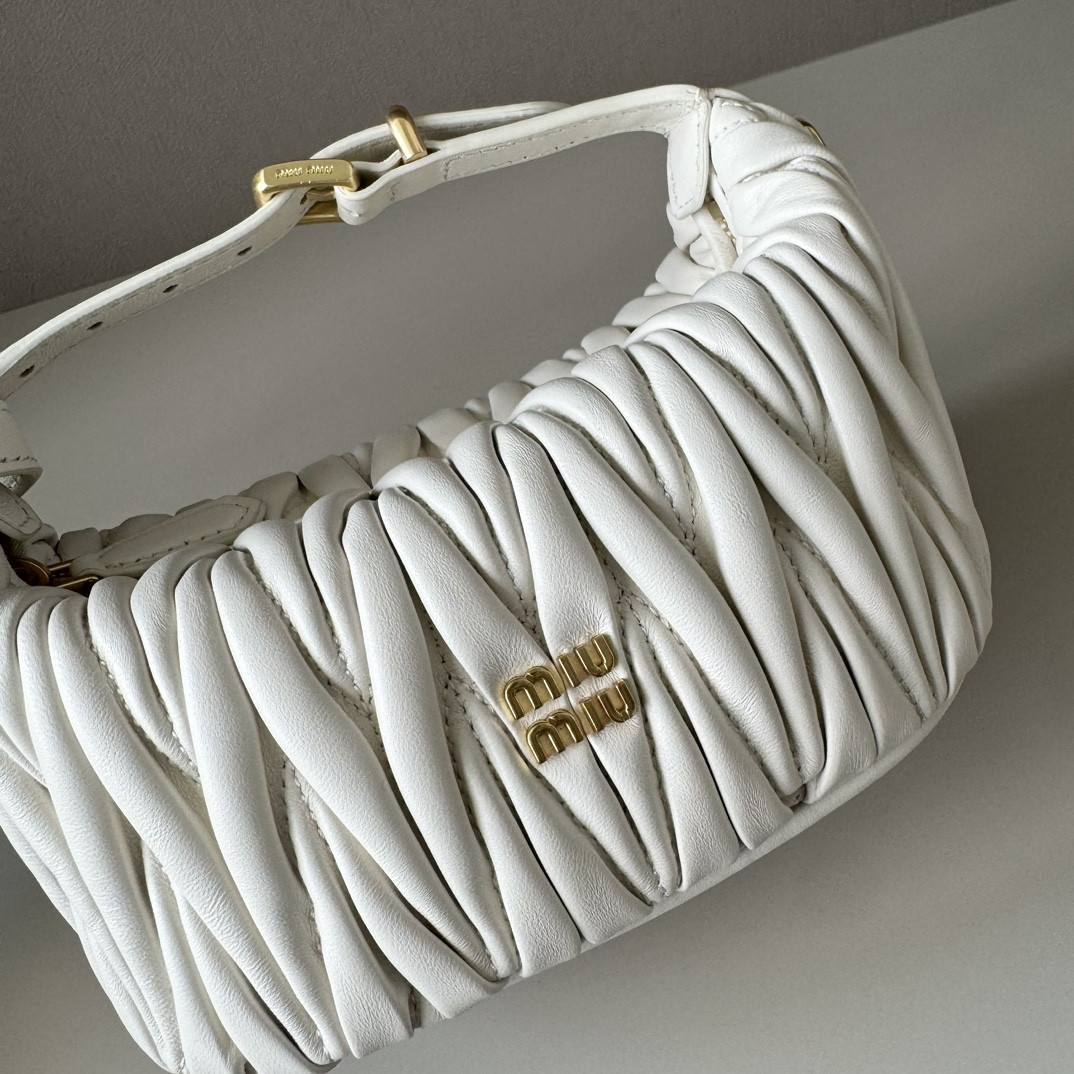 M1v M1v matelasse pouch nappa bag 15x8.5x8cm