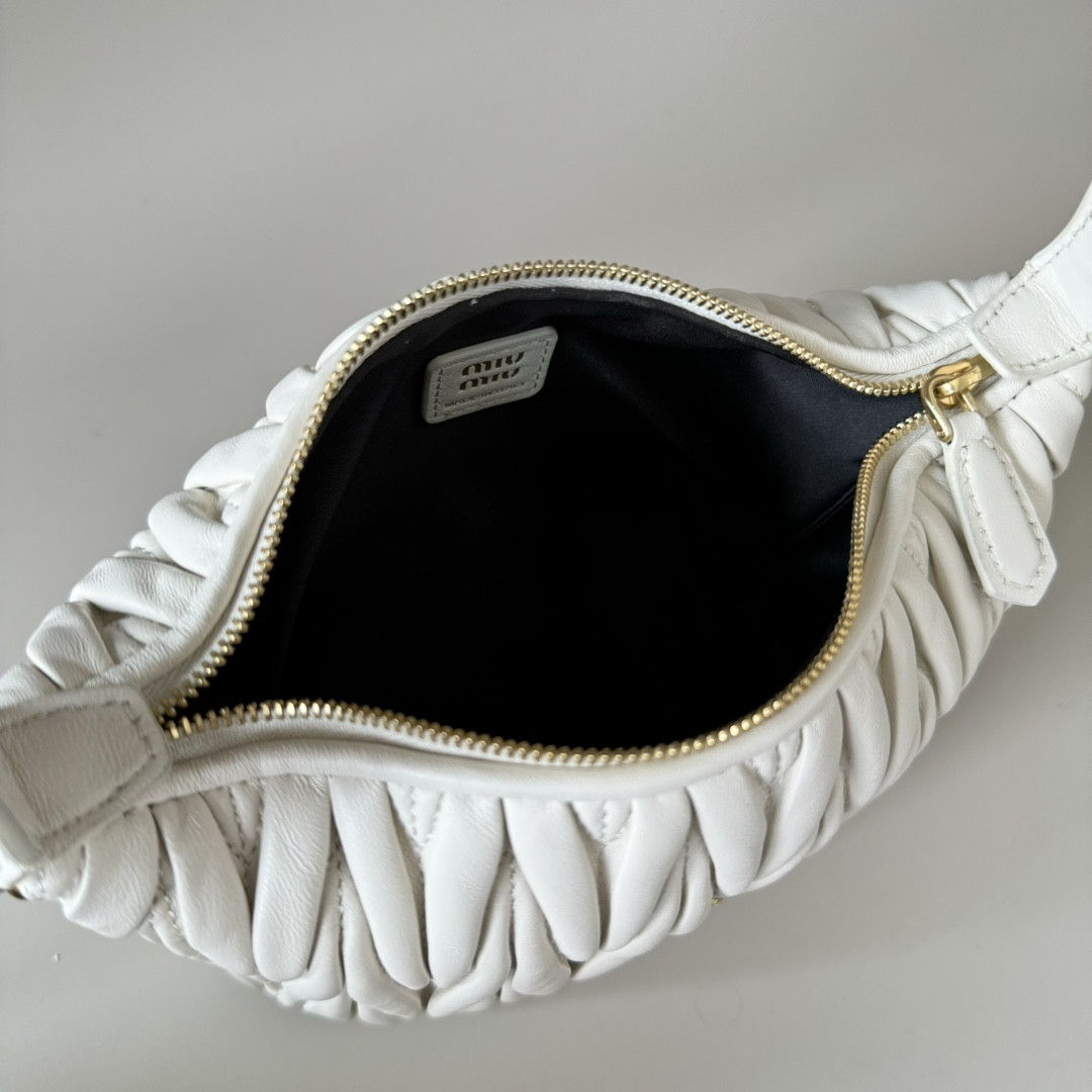 M1v M1v matelasse pouch nappa bag 15x8.5x8cm