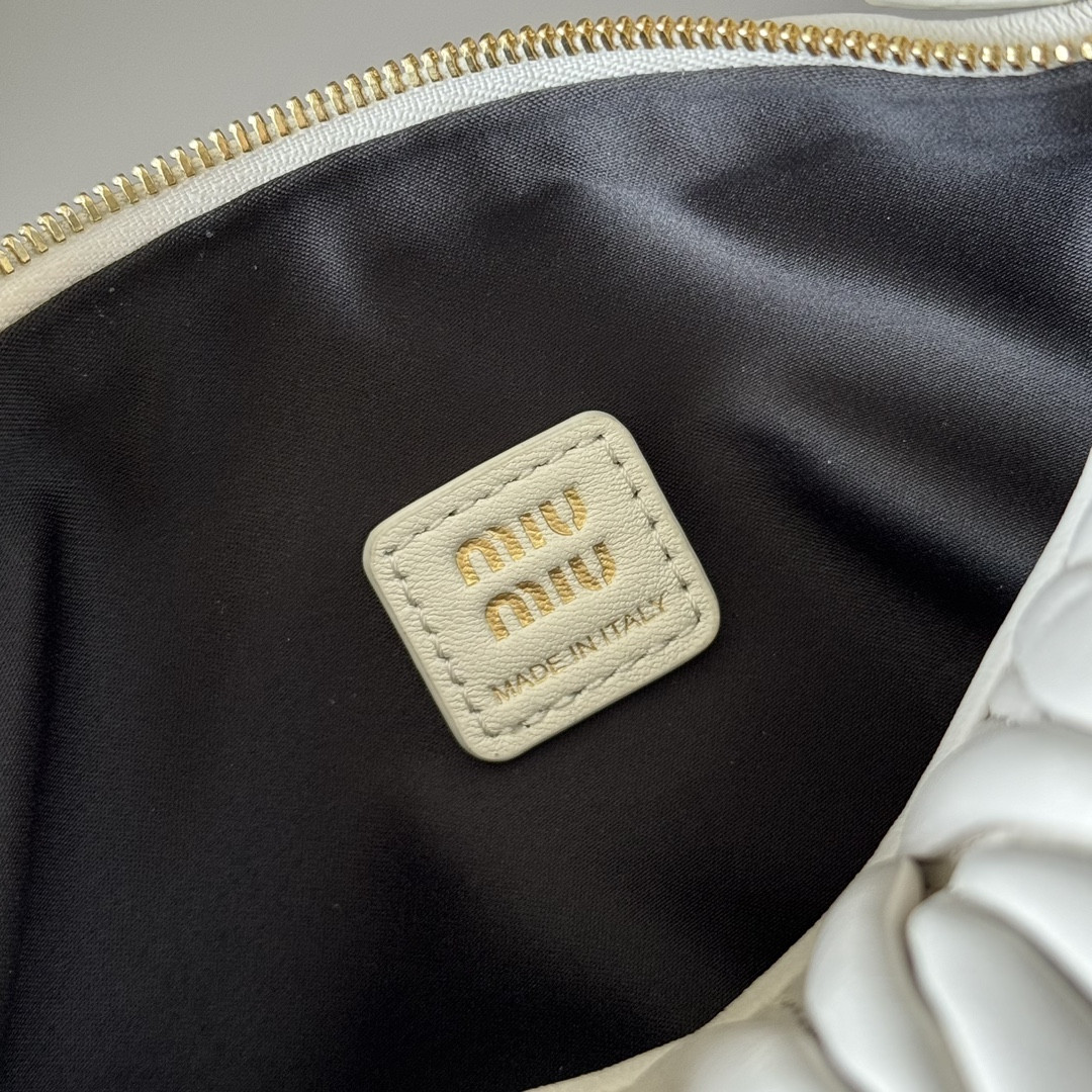 M1v M1v matelasse pouch nappa bag 15x8.5x8cm