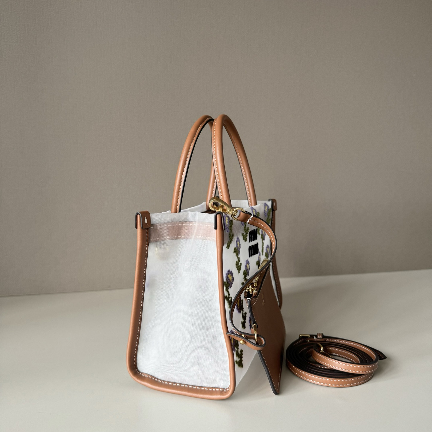 M1v M1v embroidered mesh top-handle bag 14x19.5x9cm