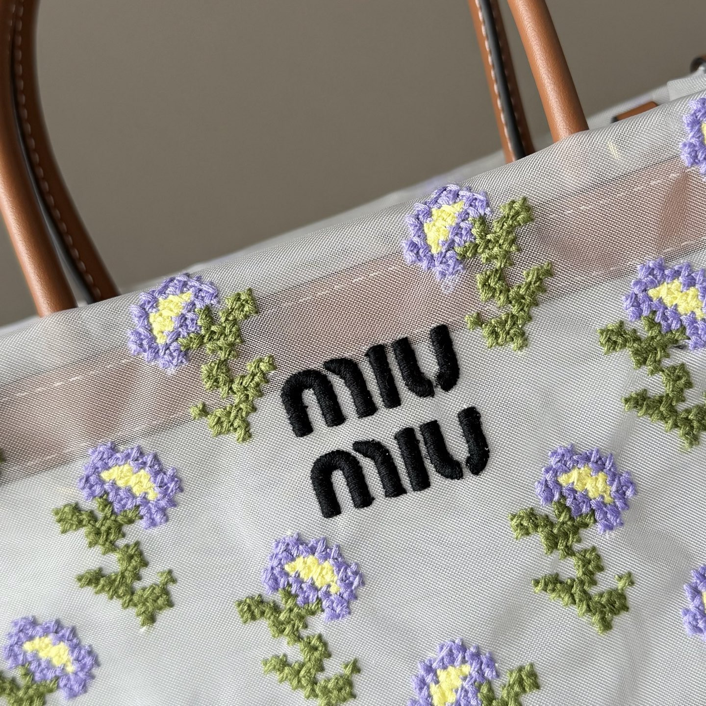 M1v M1v embroidered mesh top-handle bag 14x19.5x9cm