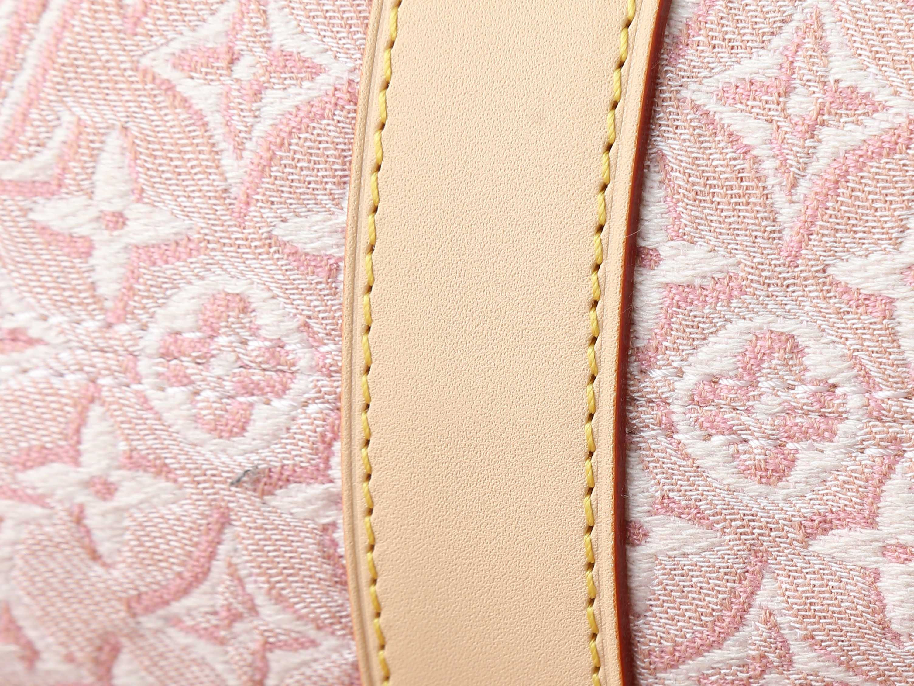 LV Pochette Mia M2A382 22x14.5x8cm