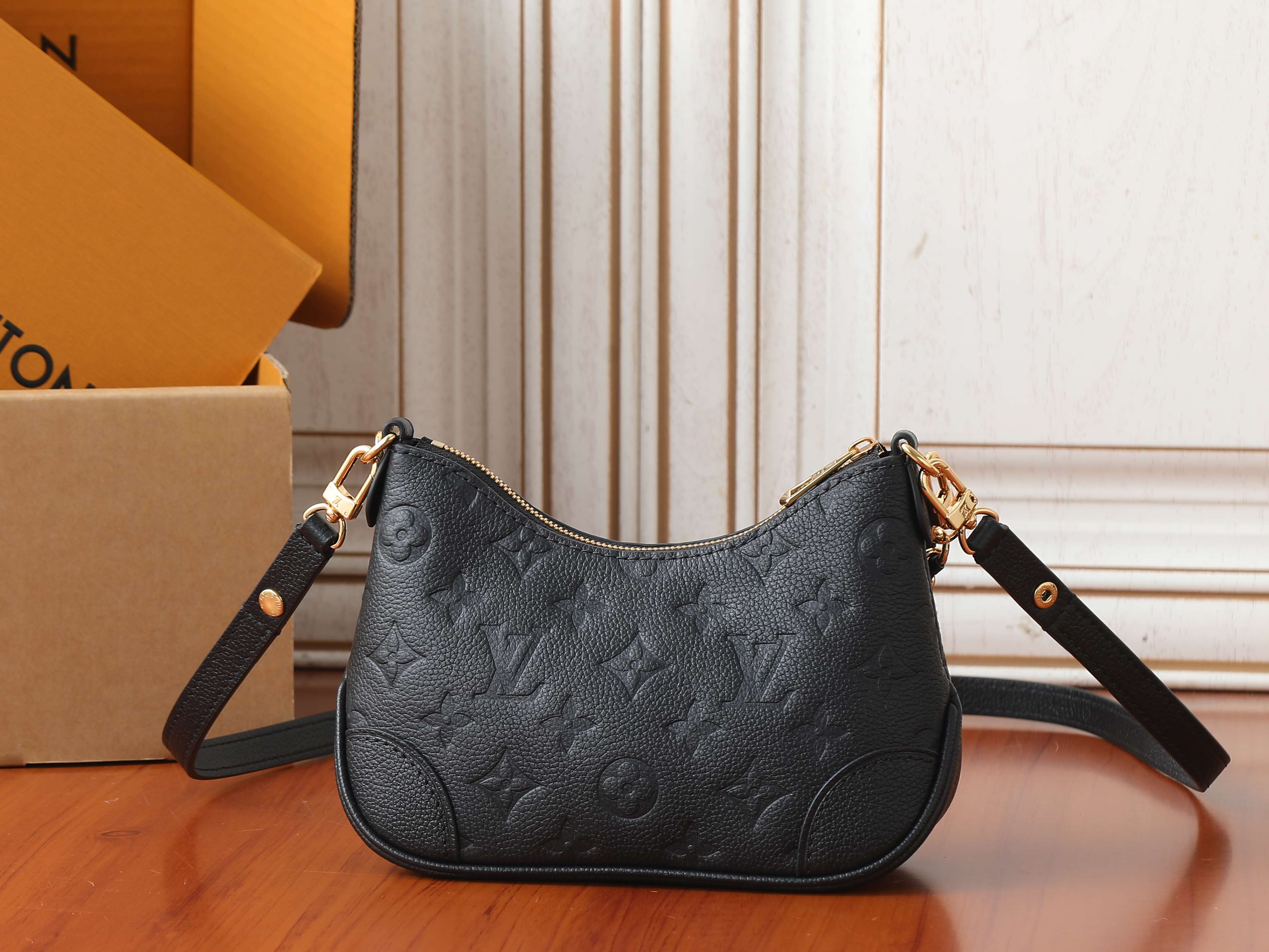 LV Nano Boulogne M28427 19x13x8cm