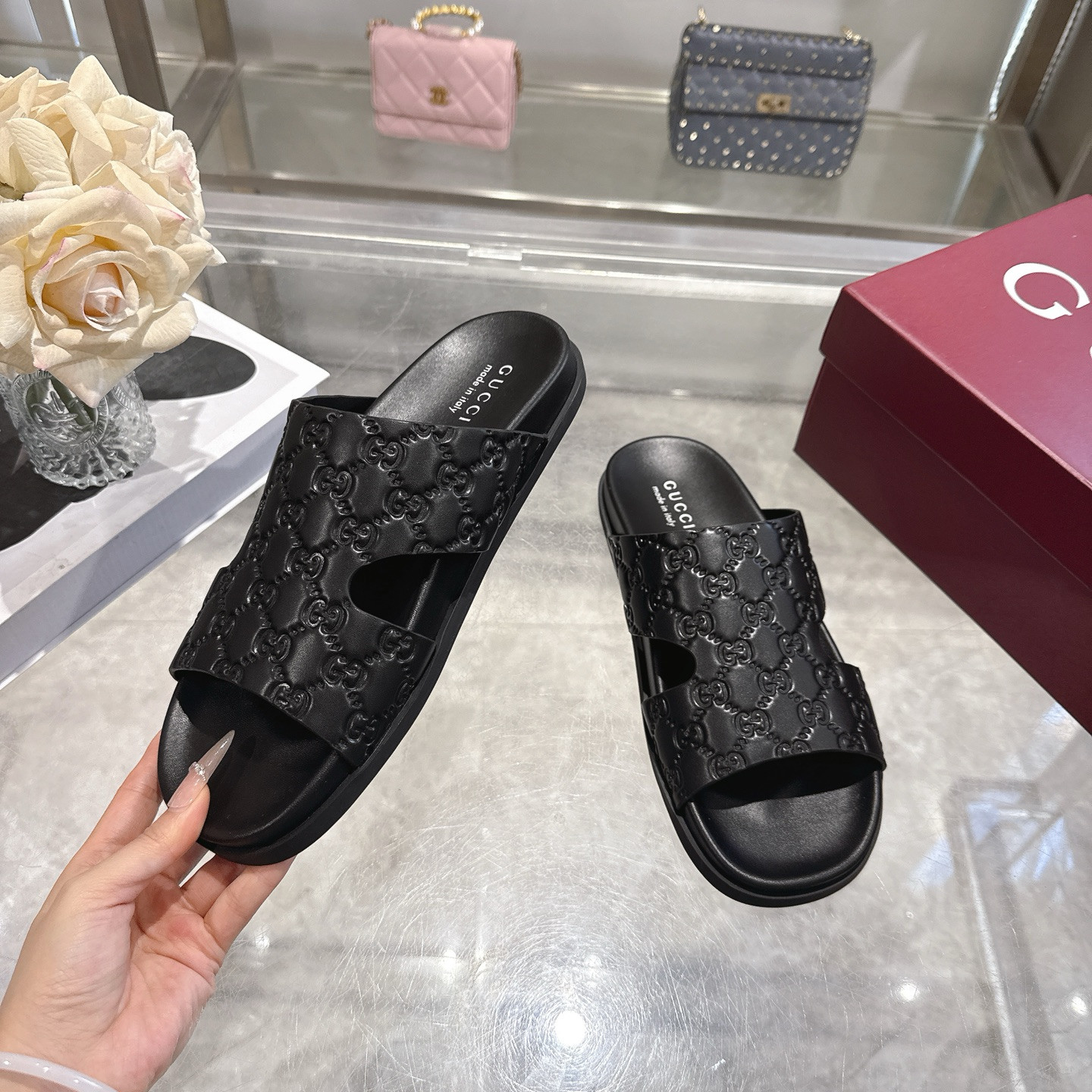 ua G*u*i slides