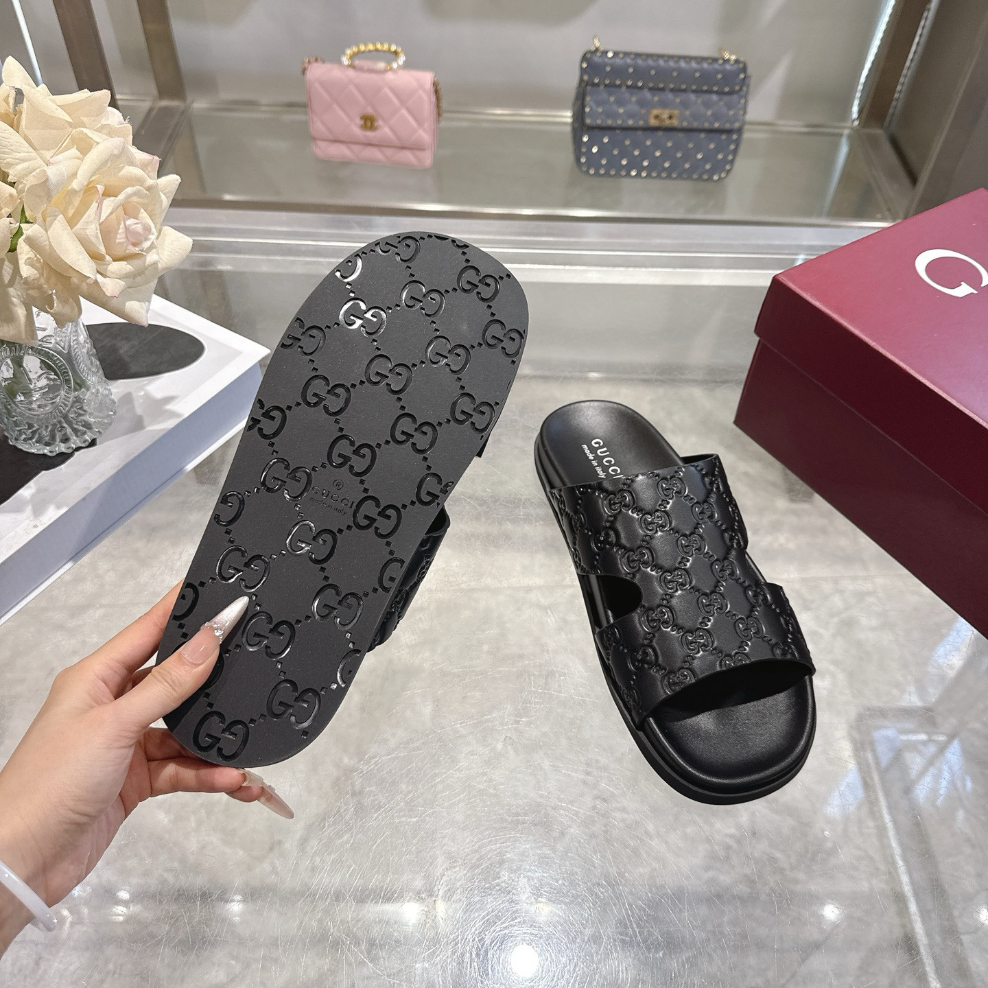 ua G*u*i slides