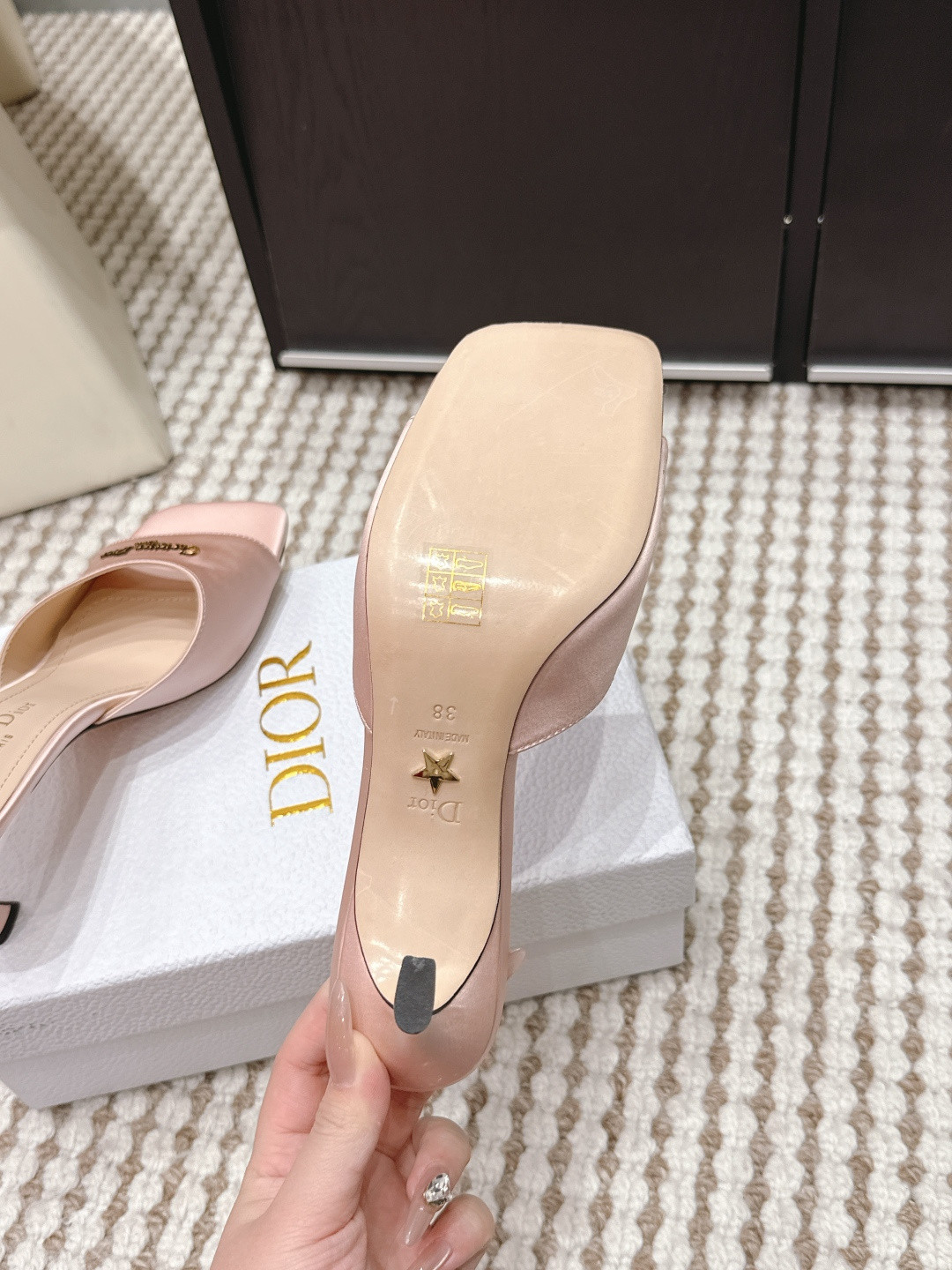 ua D*or slide