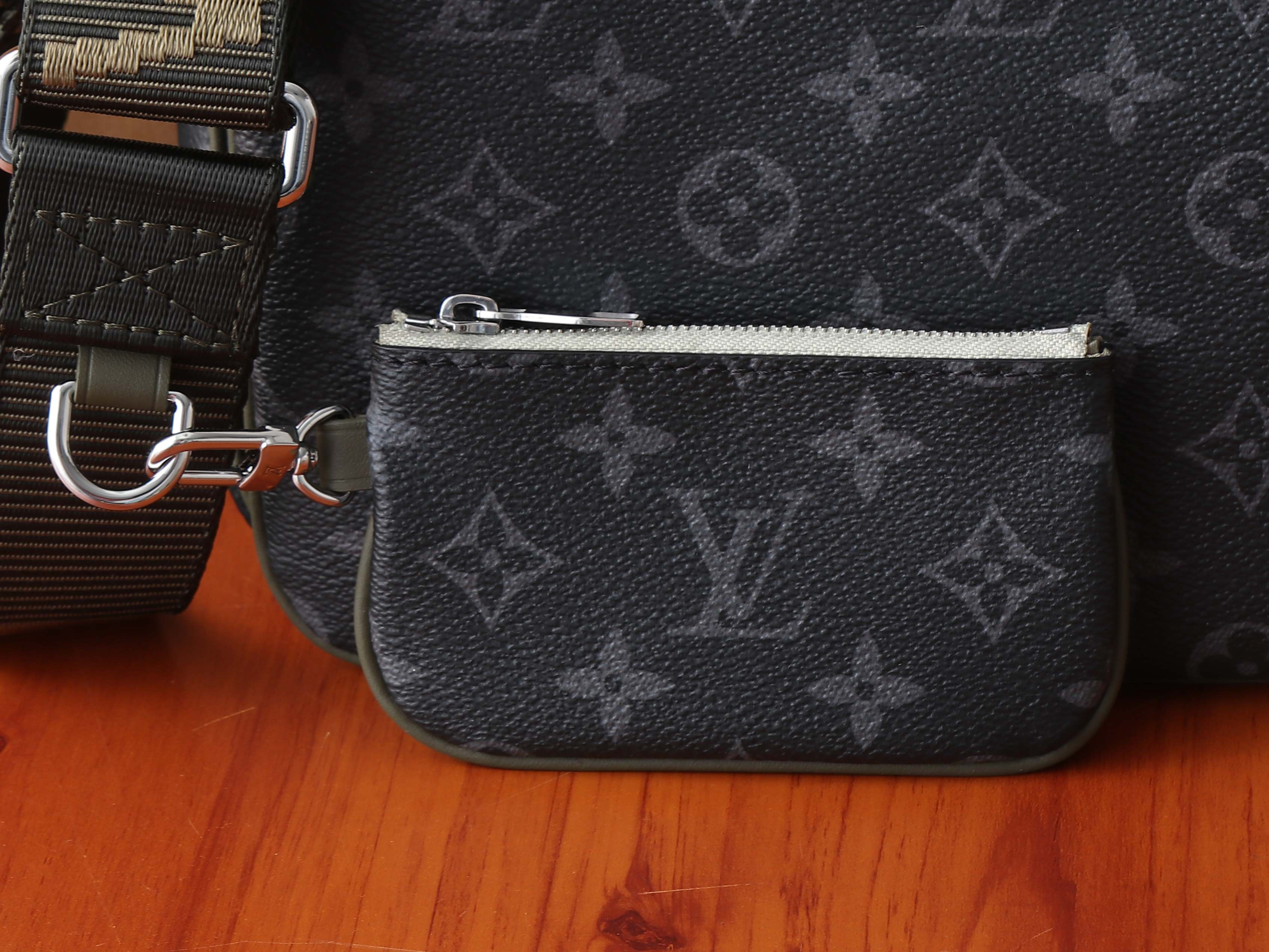 LV Trio Messenger Bag M28628 25x18.5x7cm