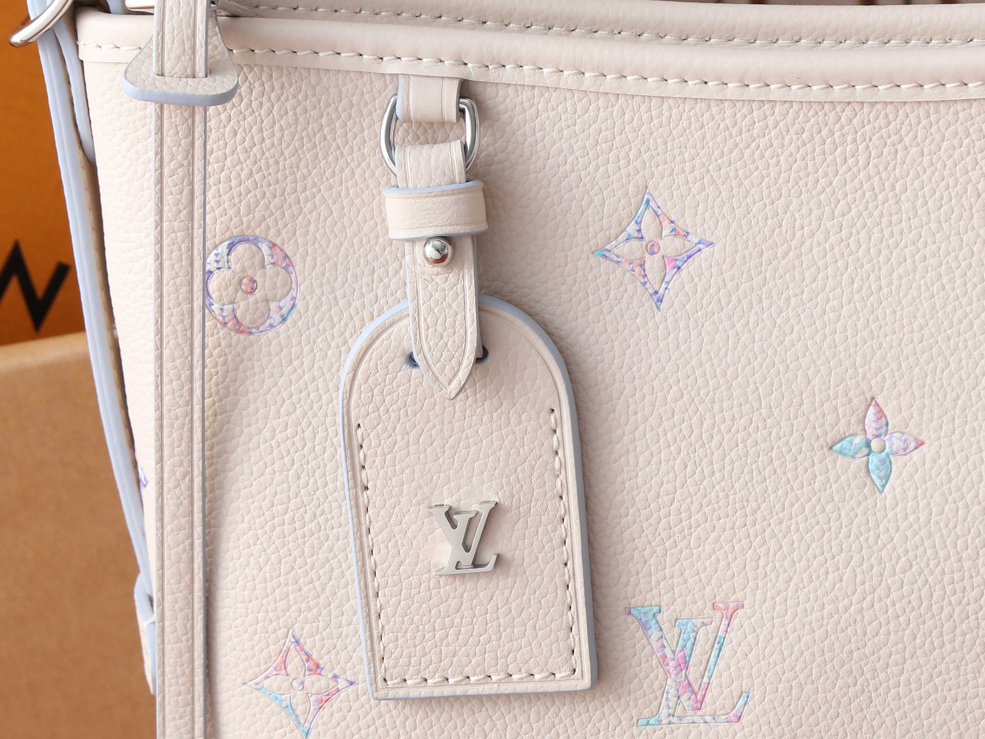 LV CarryAll East West M2A369 36x19x10cm