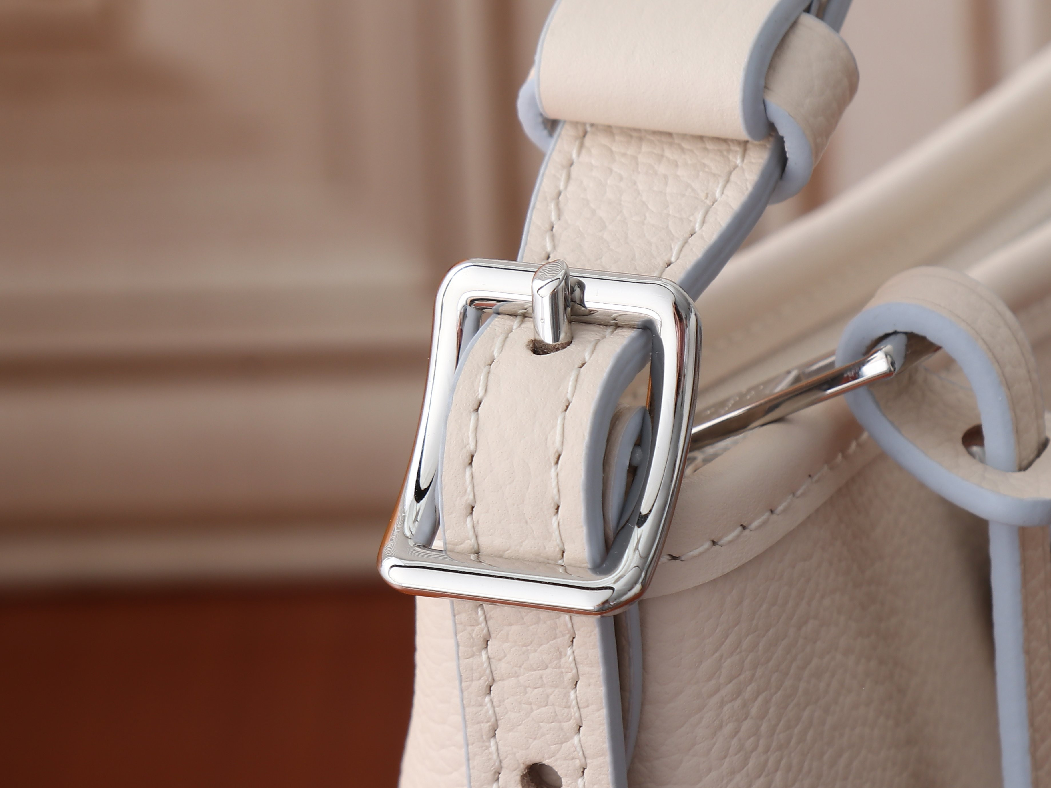 LV CarryAll East West M2A369 36x19x10cm