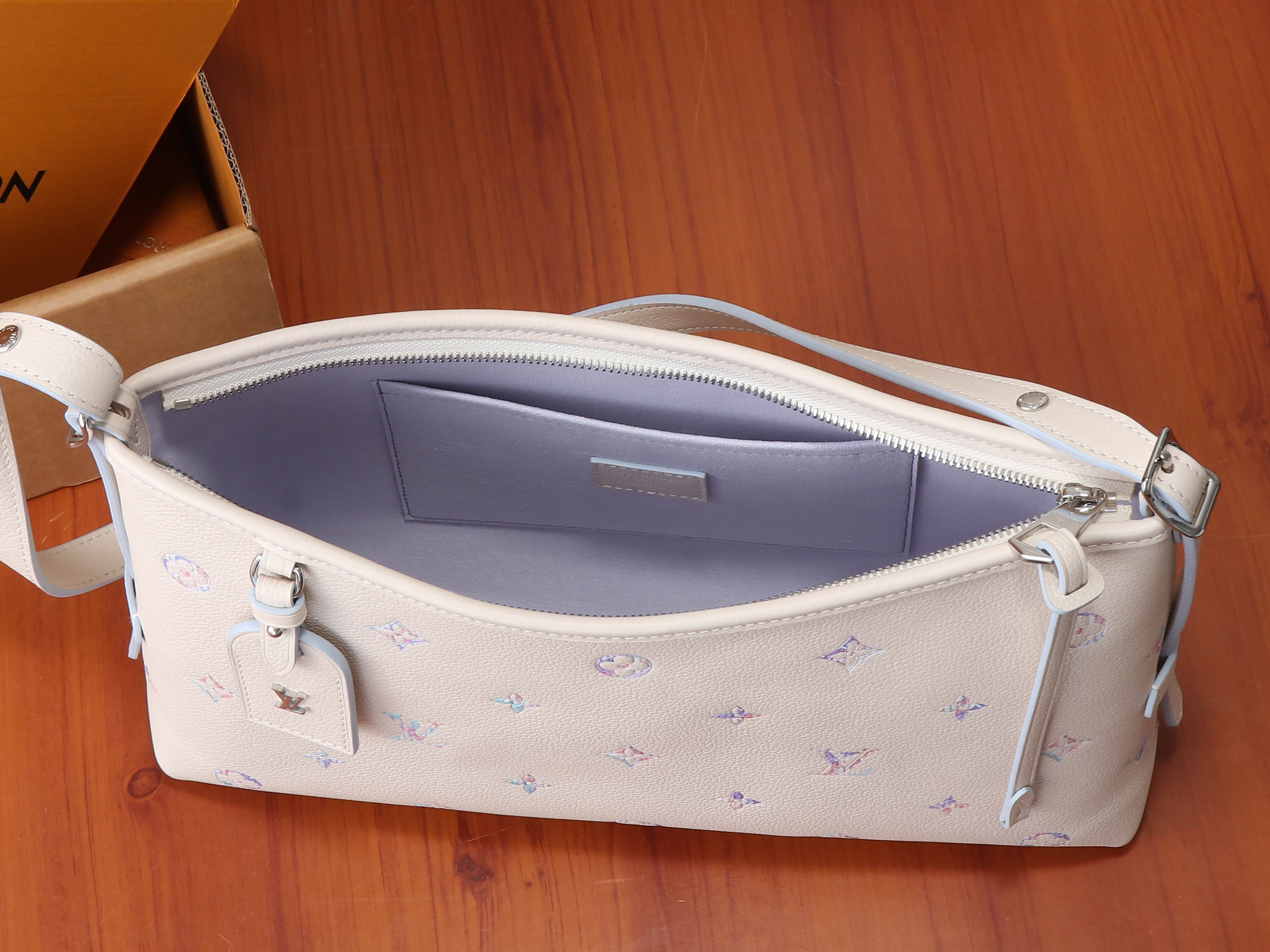 LV CarryAll East West M2A369 36x19x10cm