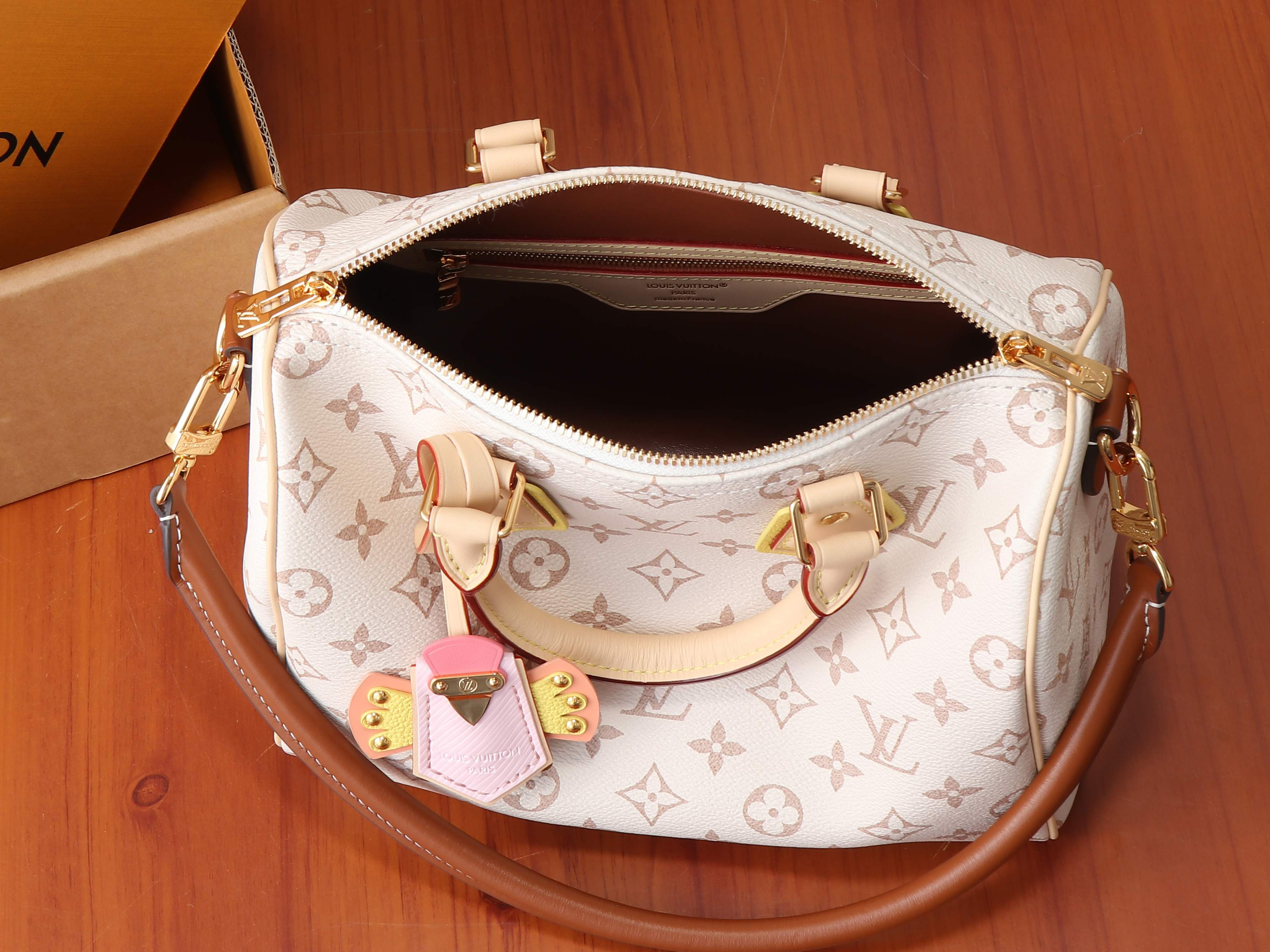 LV Speedy Bandouliere 25 M2A038 26x19x15cm