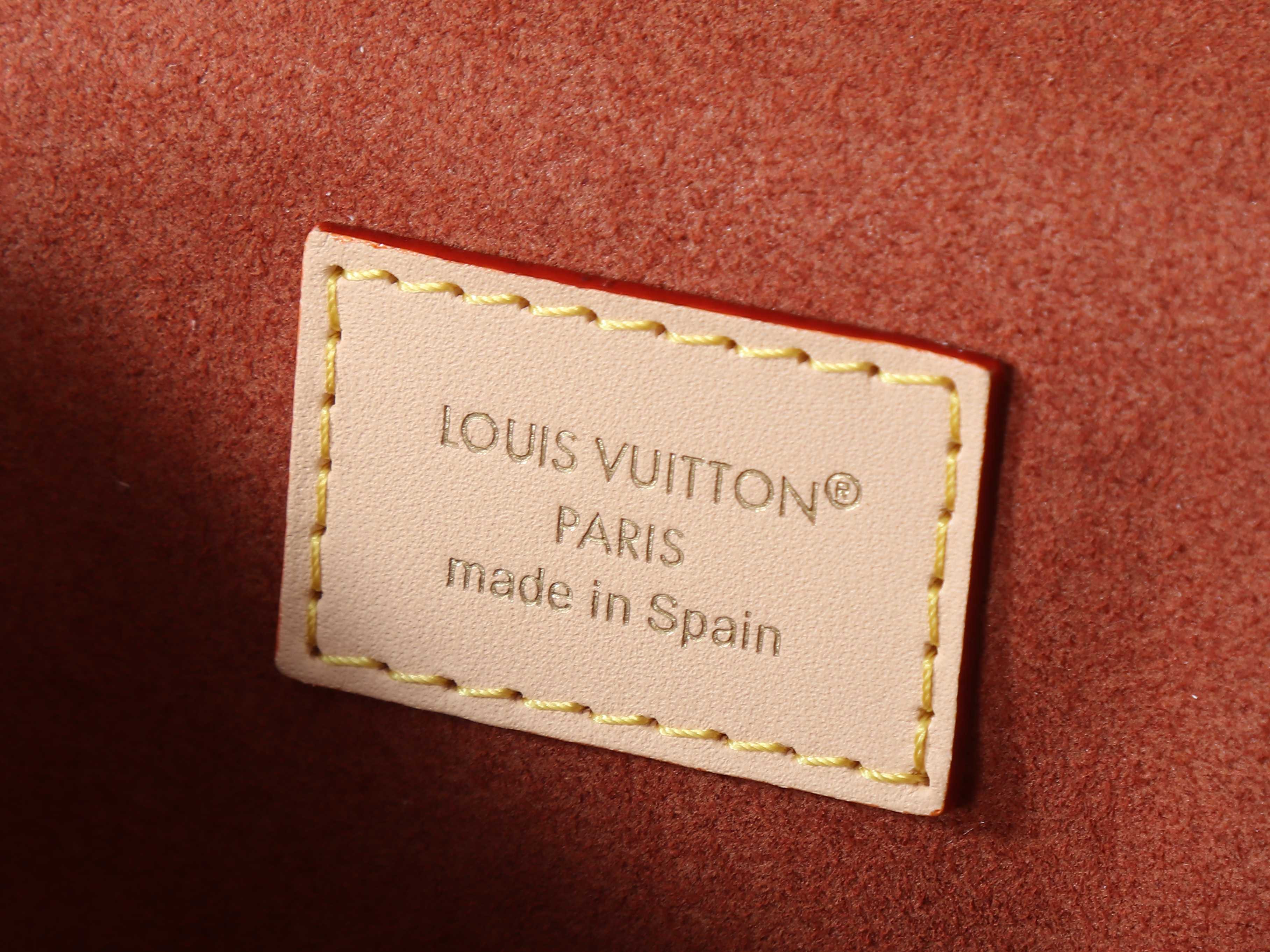 LV Vanity Chain Pouch M29782 19x11.5x6.5cm