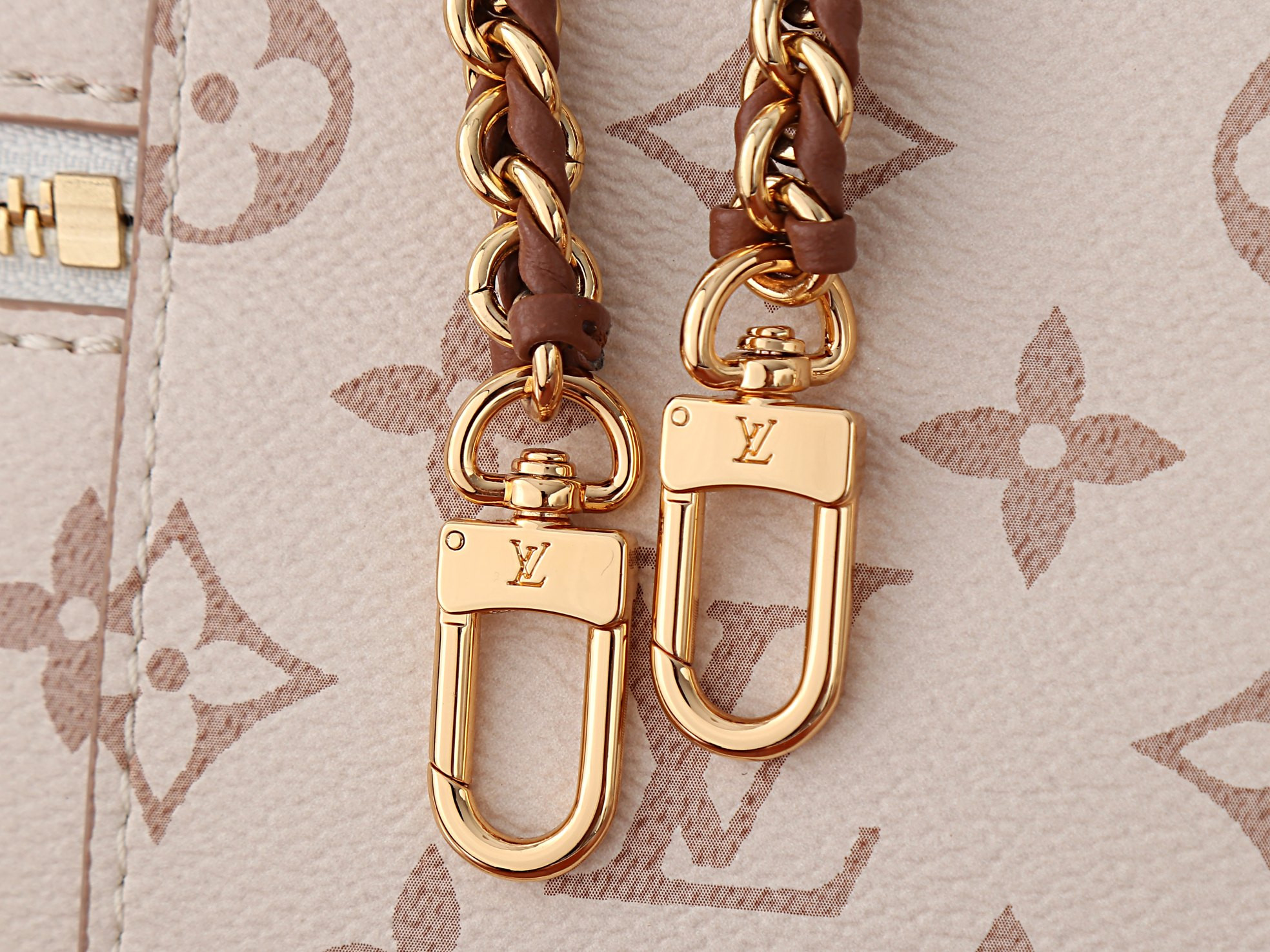 LV Vanity Chain Pouch M29782 19x11.5x6.5cm