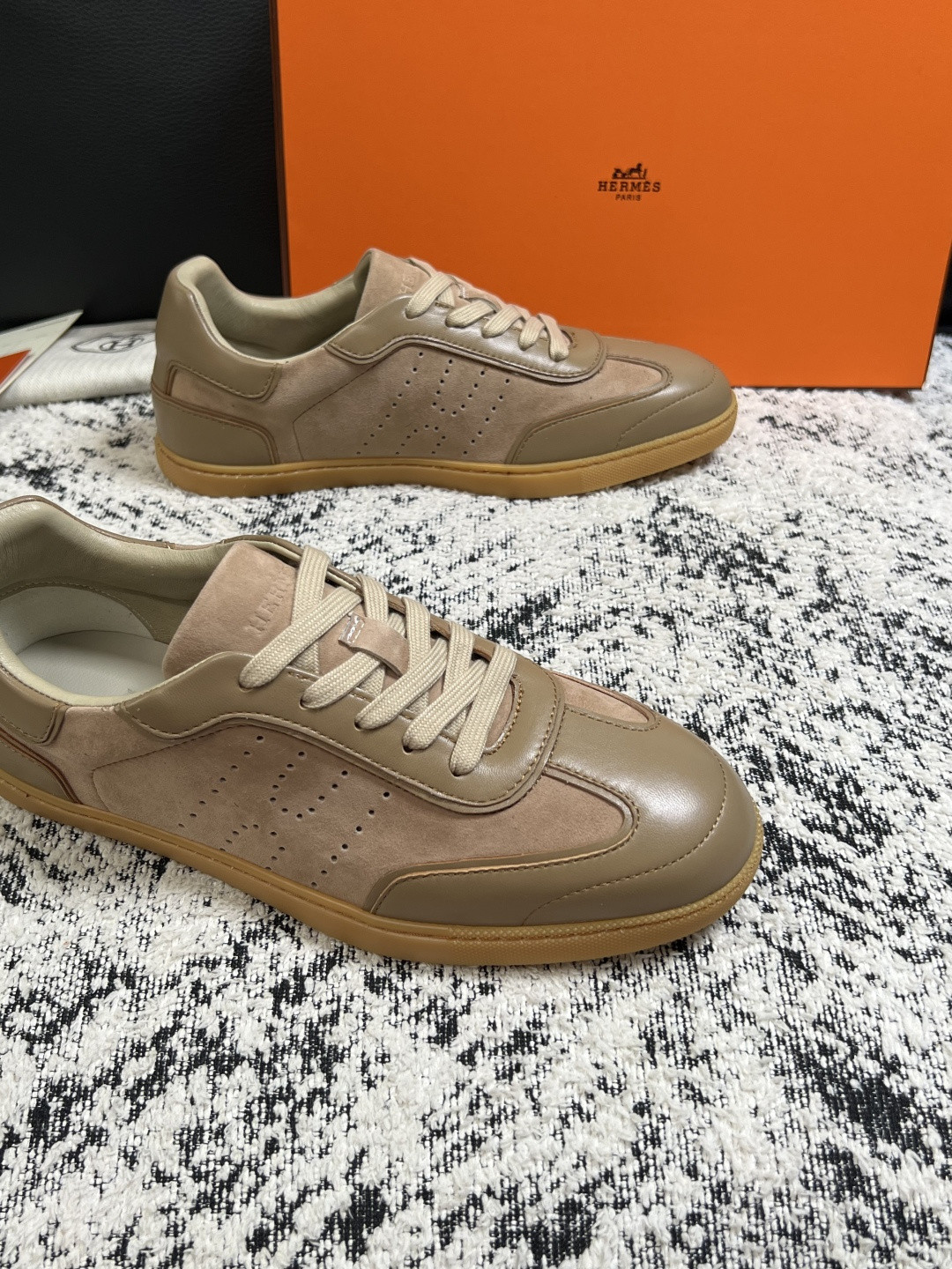 ua H**mes match sneakers