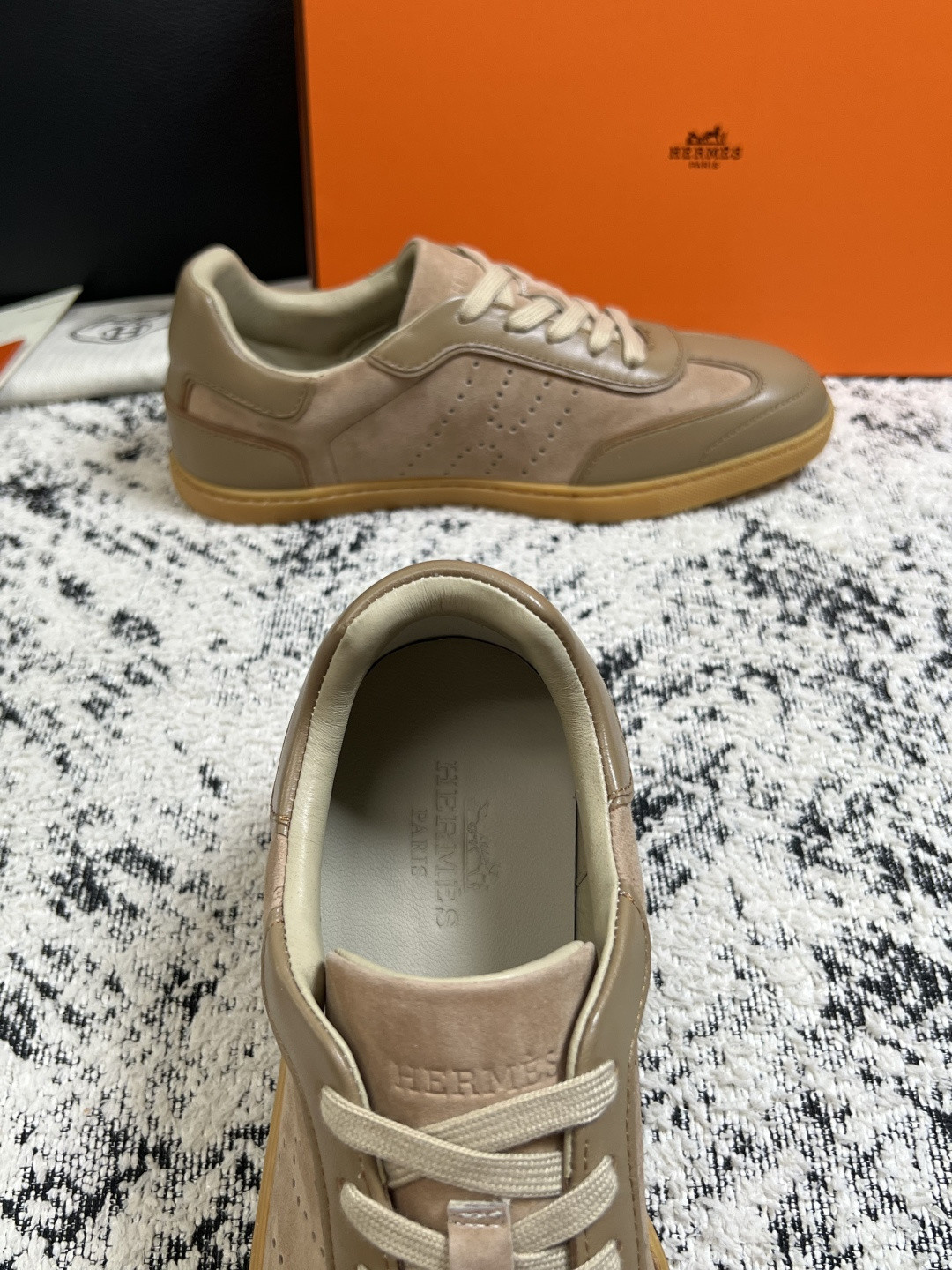 ua H**mes match sneakers