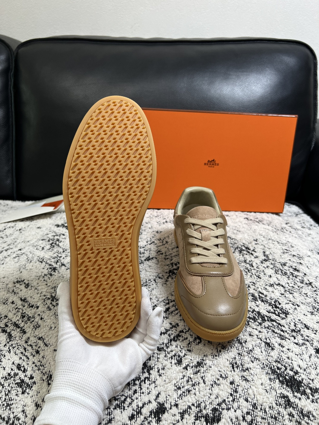 ua H**mes match sneakers