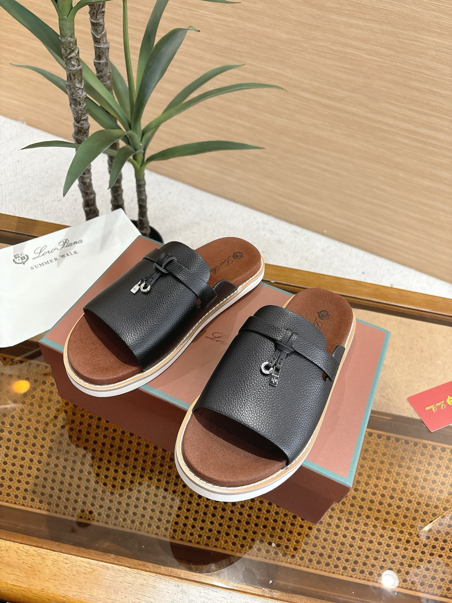 ua L**o p*ana summer walk sandals