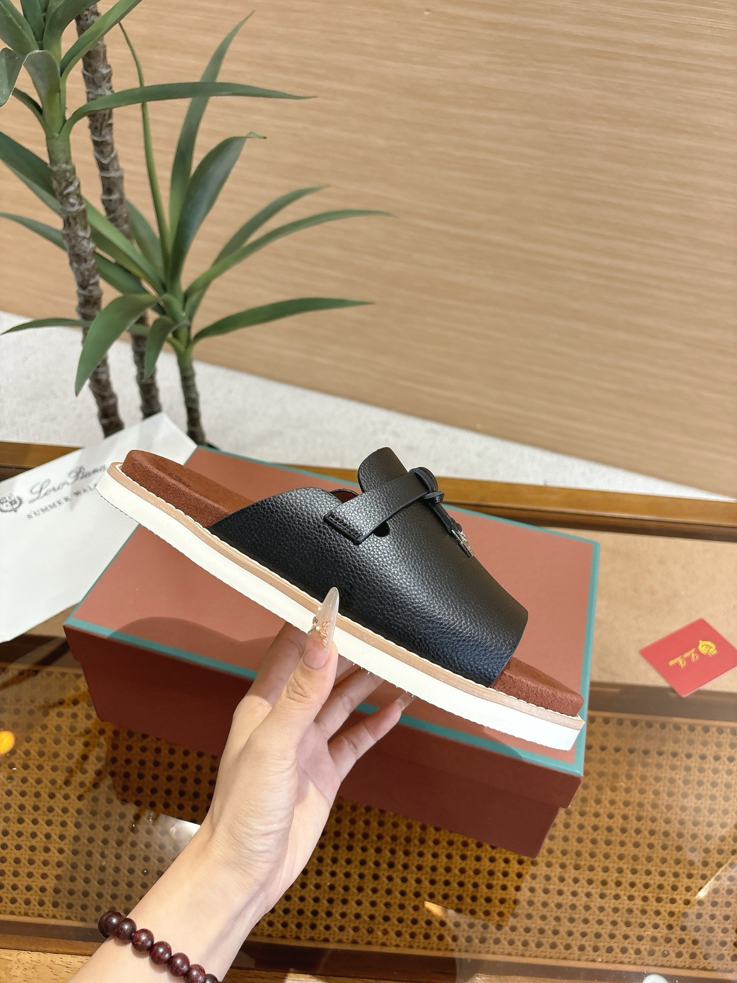 ua L**o p*ana summer walk sandals