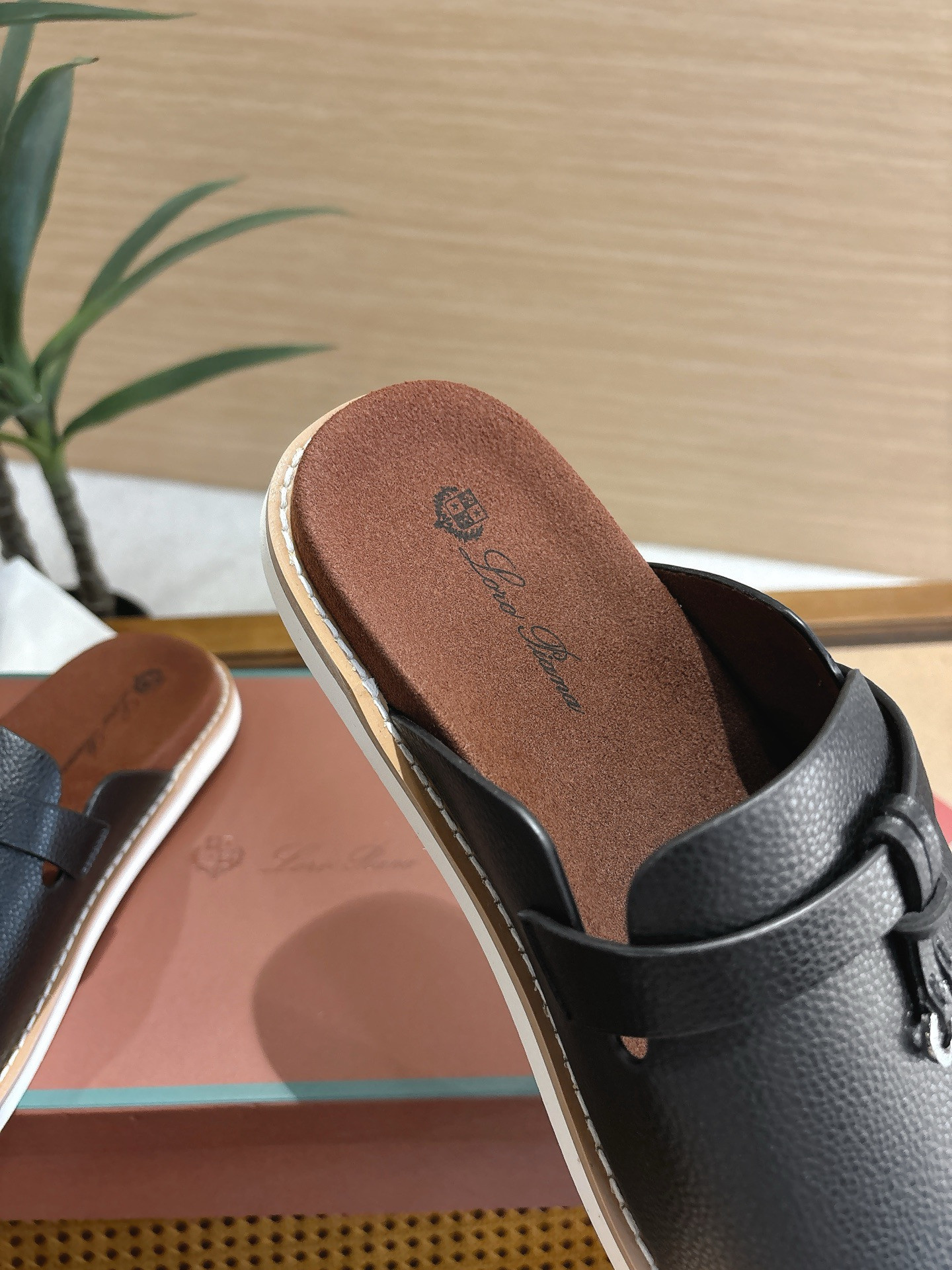 ua L**o p*ana summer walk sandals