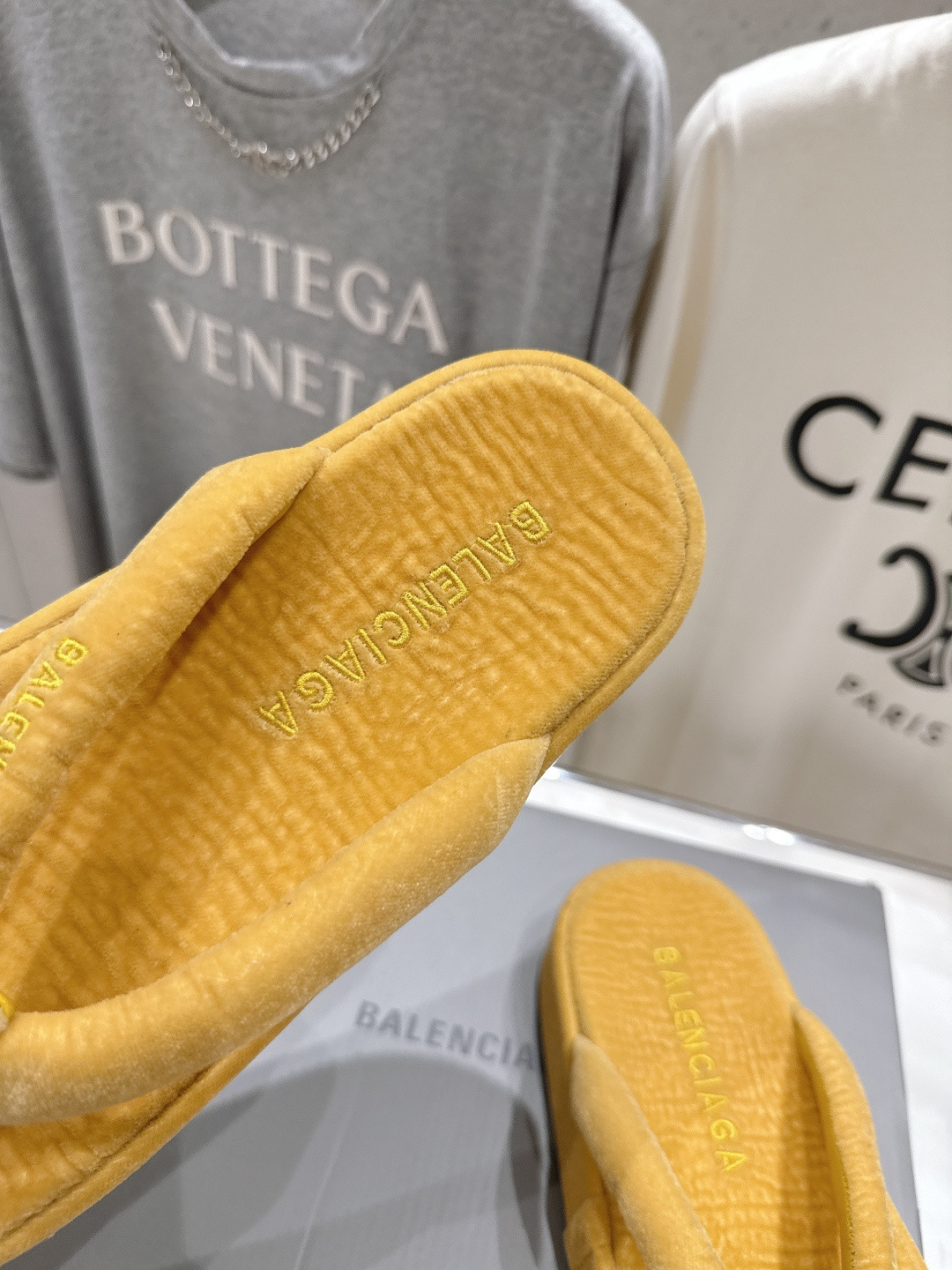 ua Ba*len*cia*ga jet lag thong slides