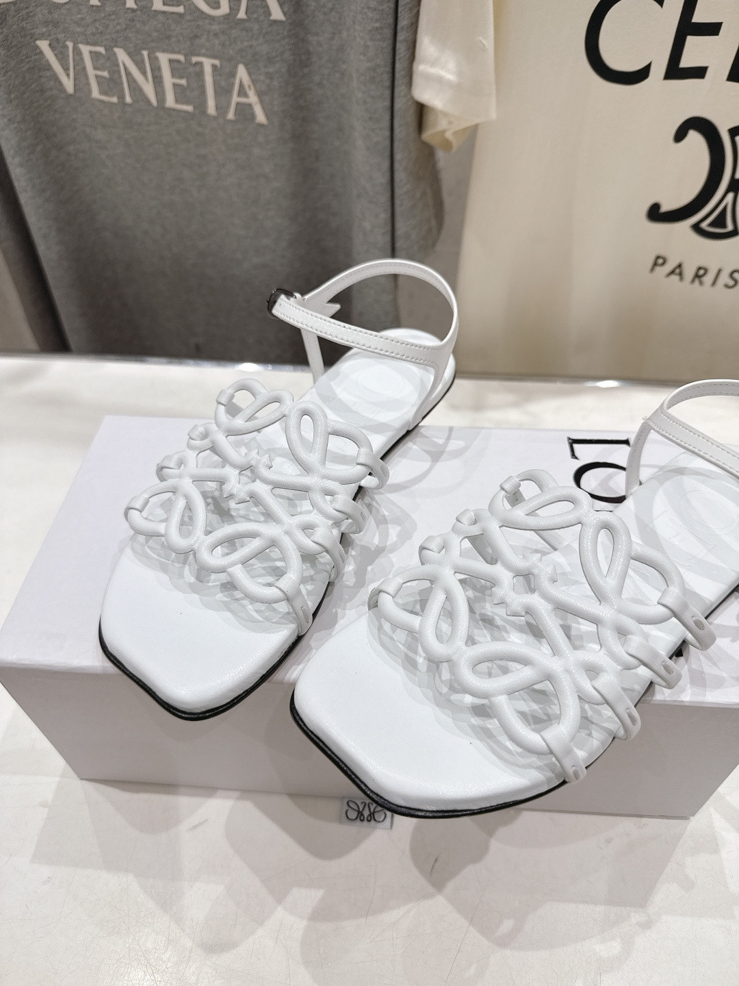 ua L0ew* petal anagram sandal