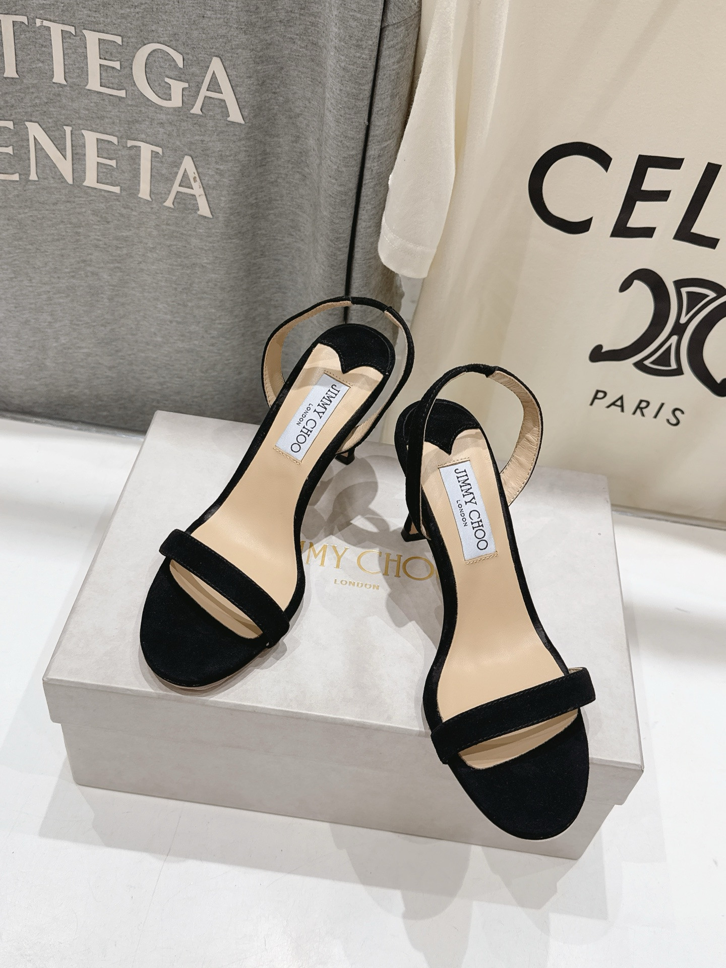 ua Ji*y Ch* jenn sandals