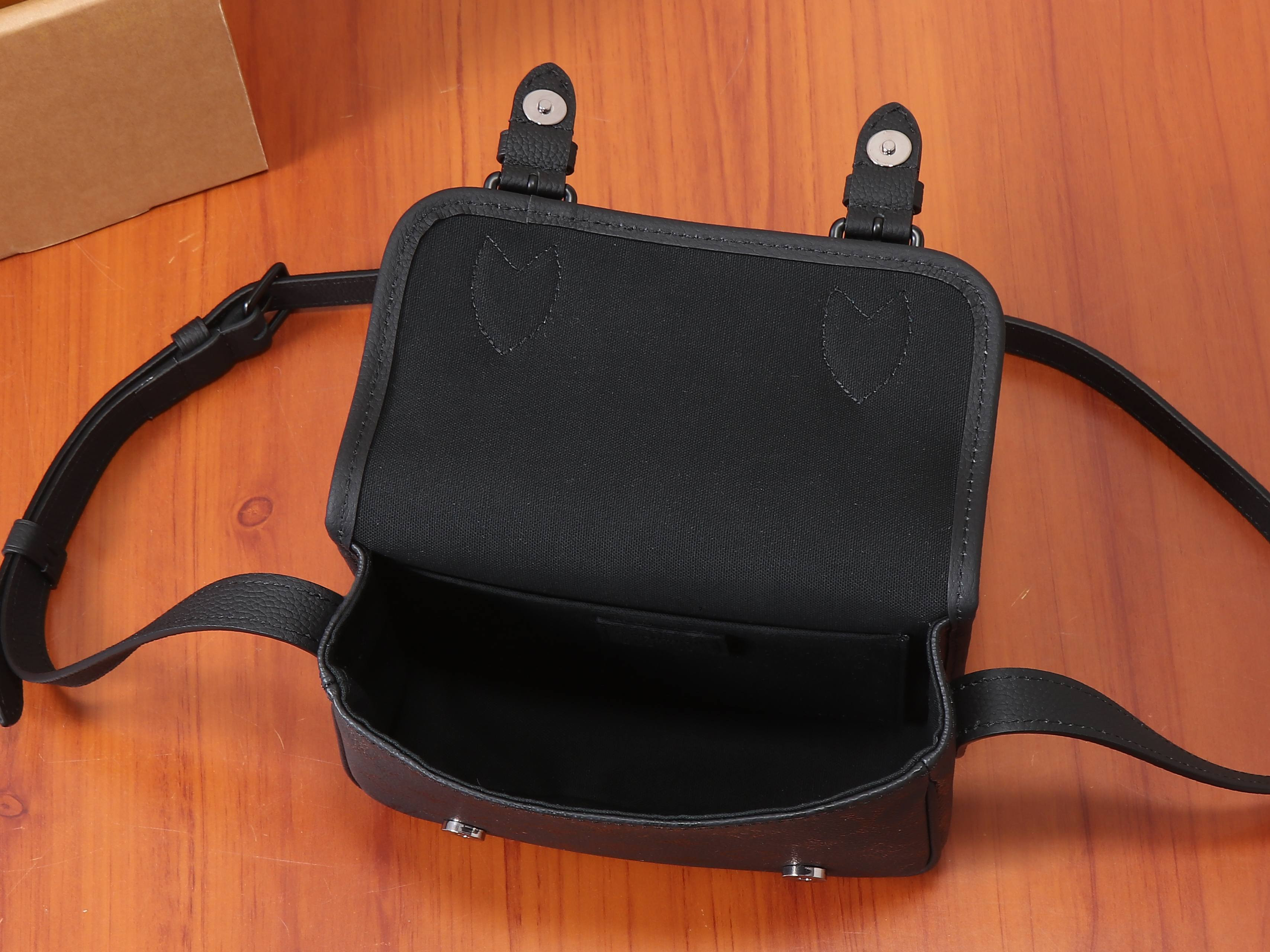 LV Satchel Wearable Wallet M2A259 19.5x15x6cm