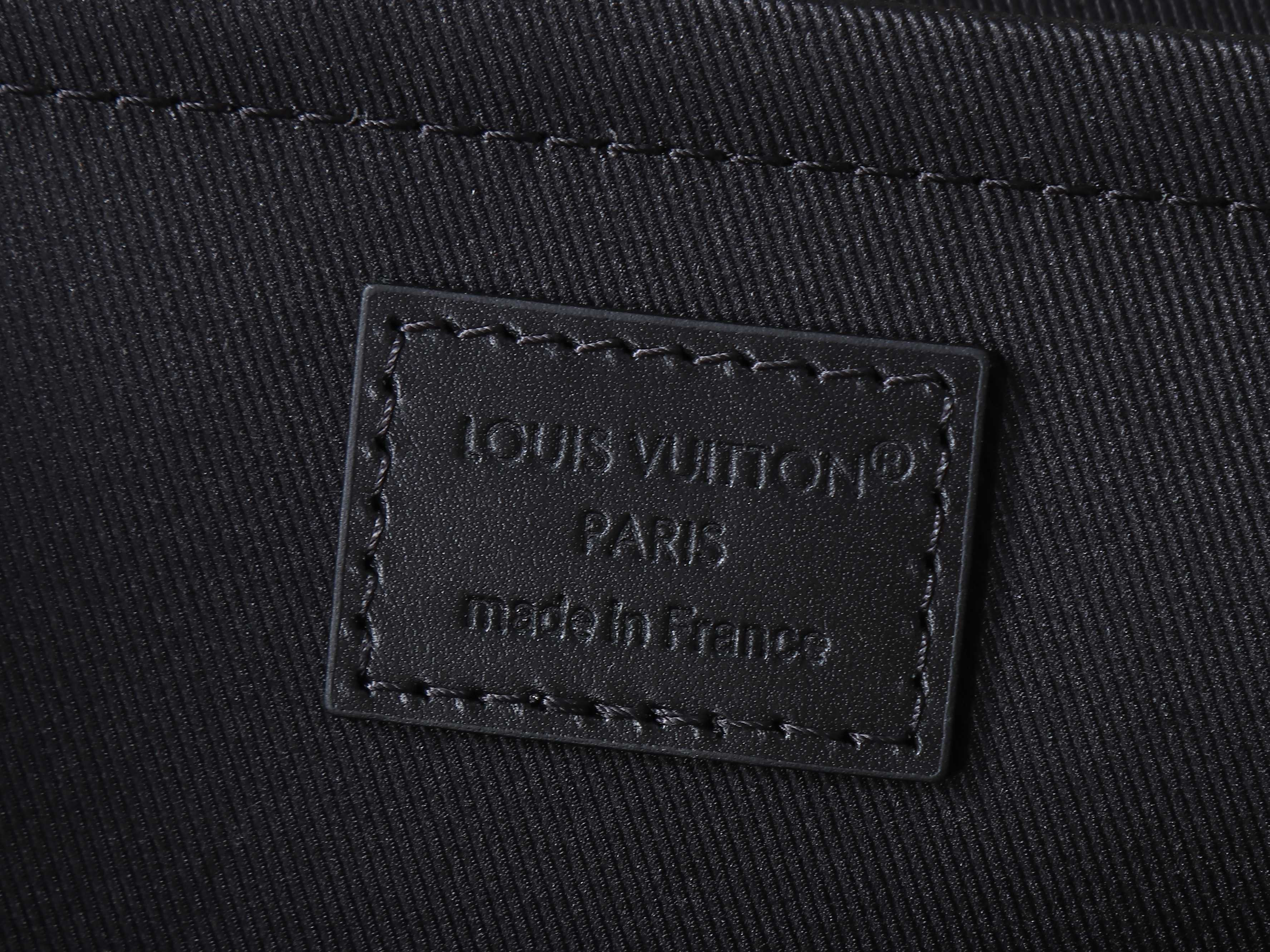LV Courrier Messenger M28630 37x27x12cm