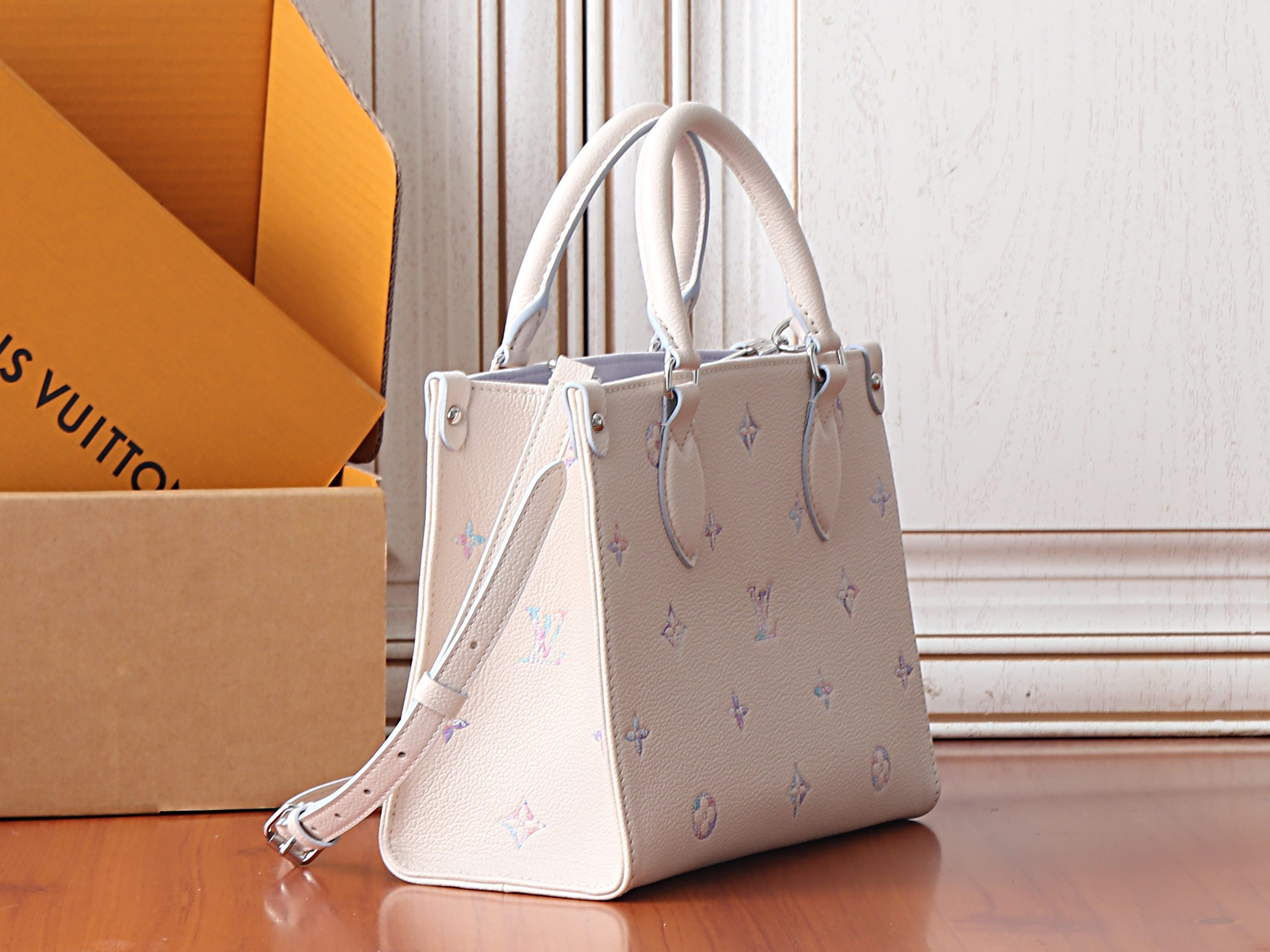 LV OnTheGo PM M29976 25x19x11.5cm