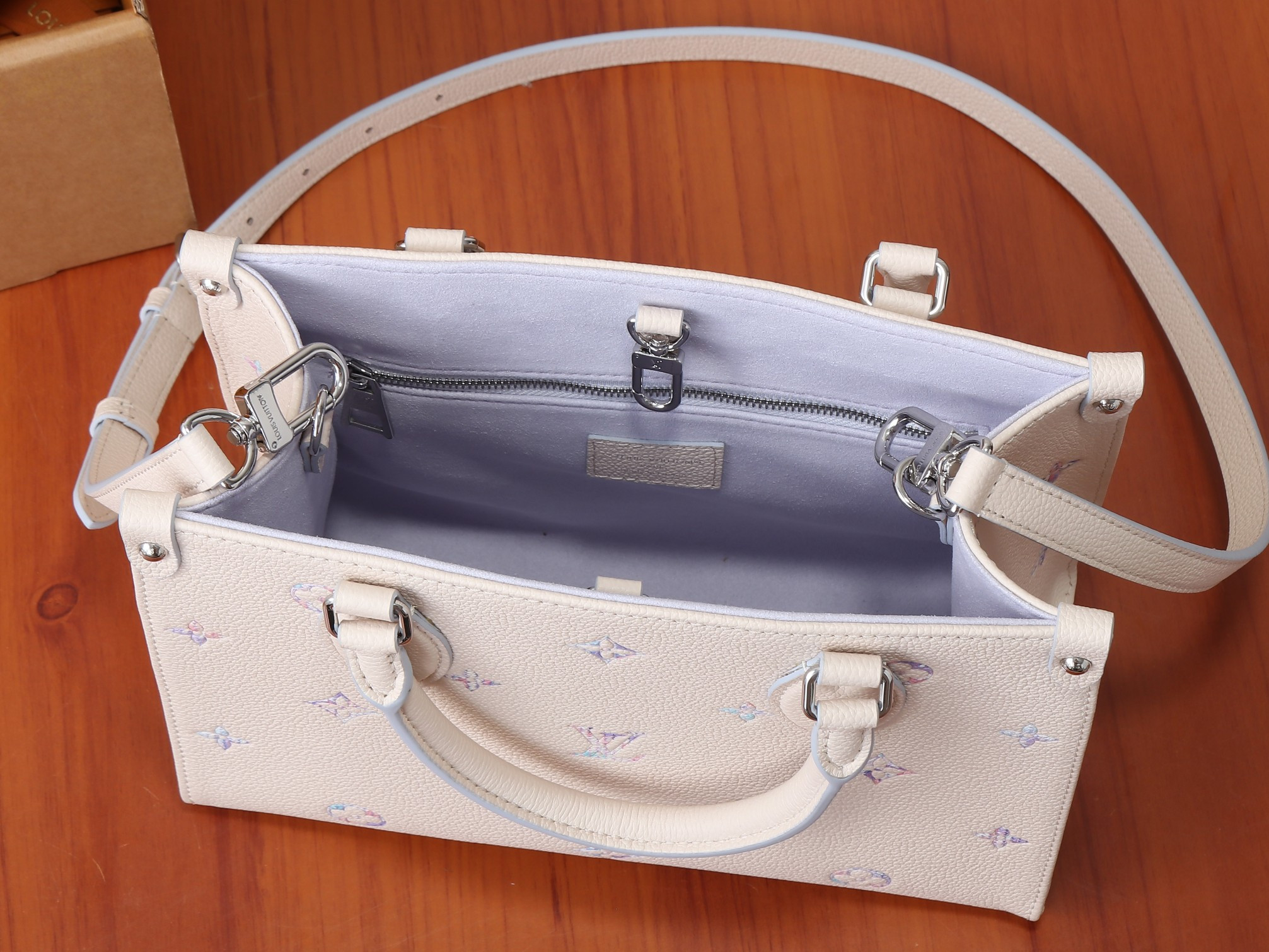 LV OnTheGo PM M29976 25x19x11.5cm