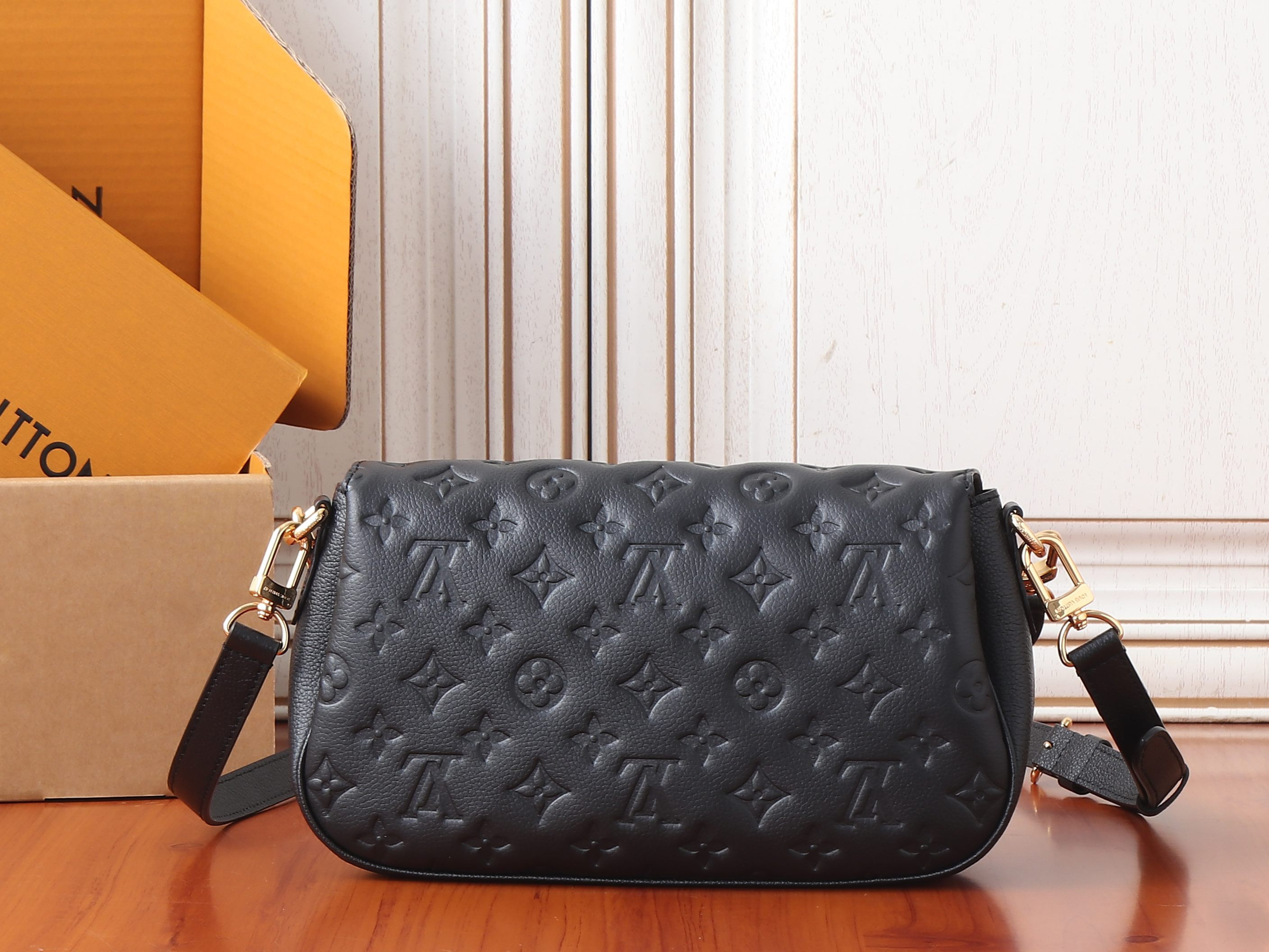 LV Pochette Métis Soft M29783 25x15x5cm