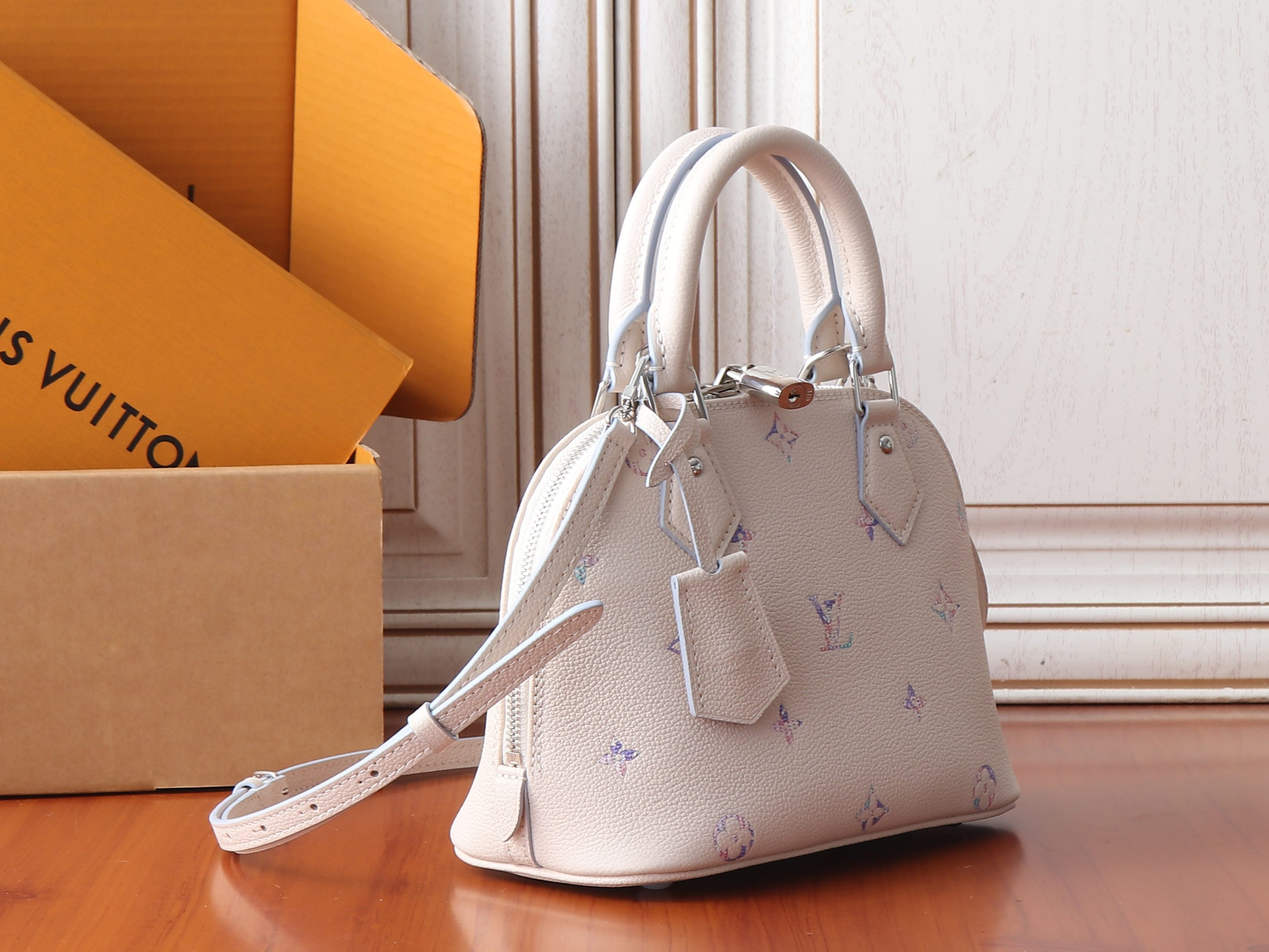 LV Alma BB Adjustable Strap M2A086 23.5x17.5x11.5cm