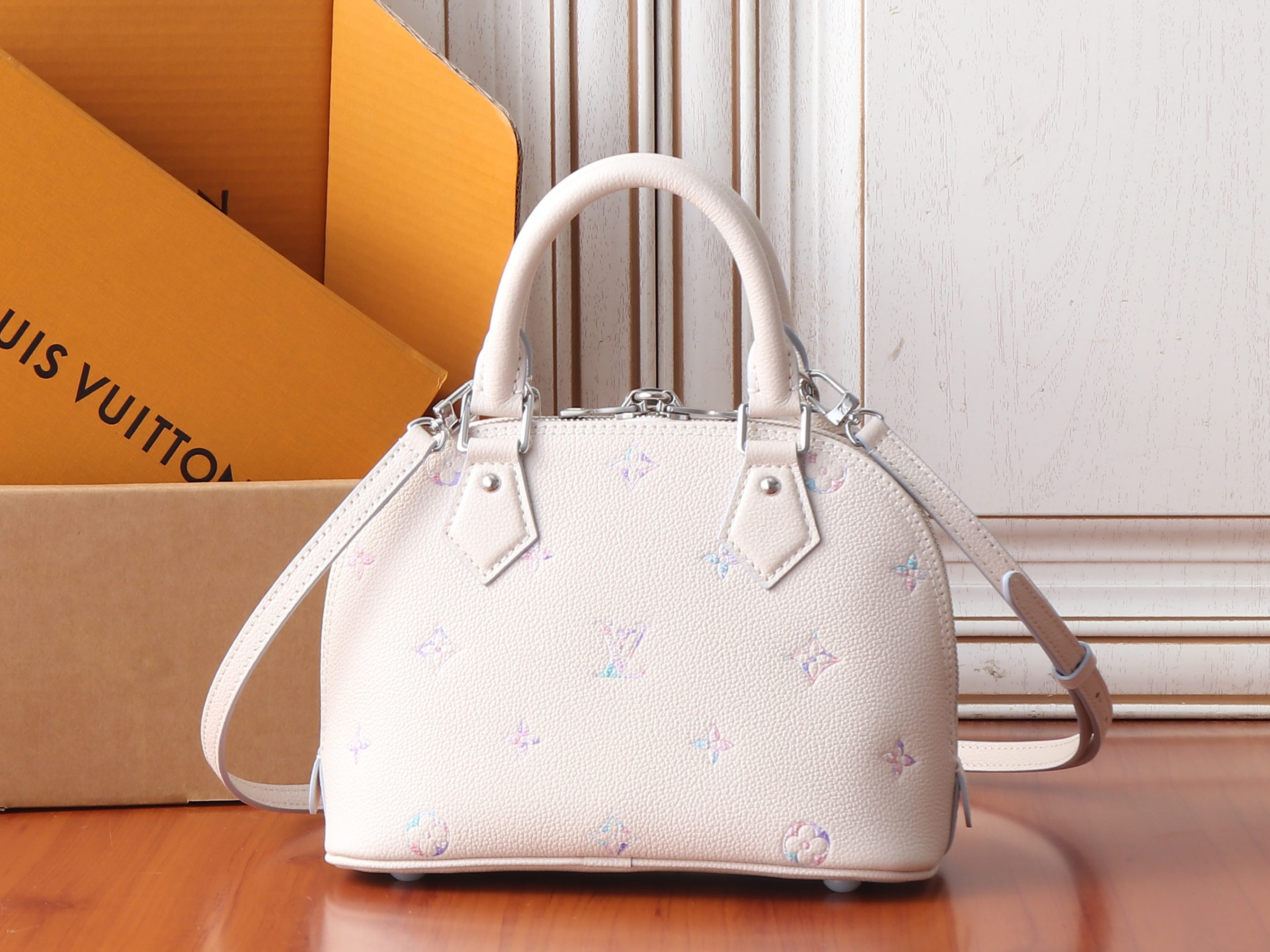 LV Alma BB Adjustable Strap M2A086 23.5x17.5x11.5cm