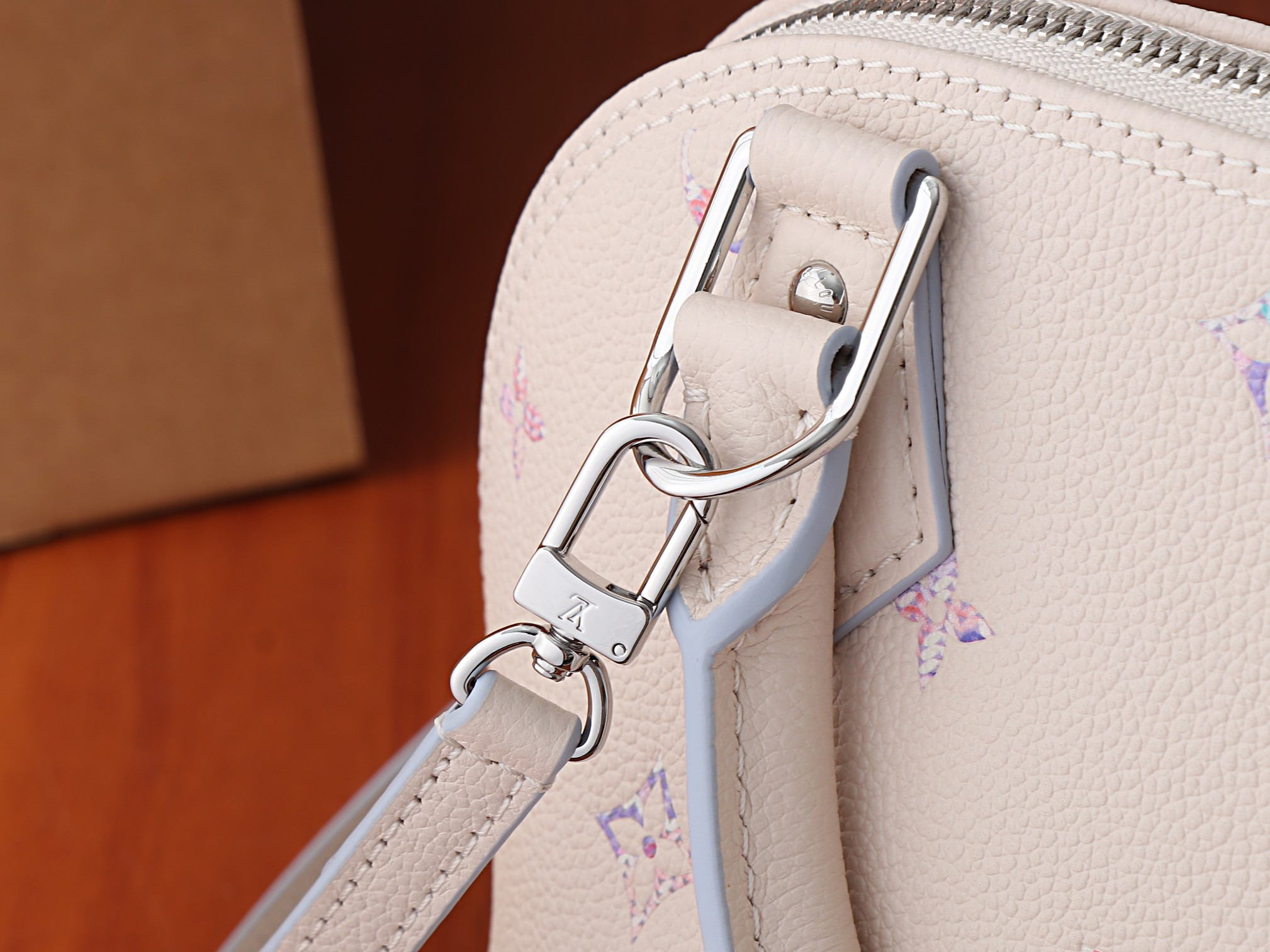 LV Alma BB Adjustable Strap M2A086 23.5x17.5x11.5cm