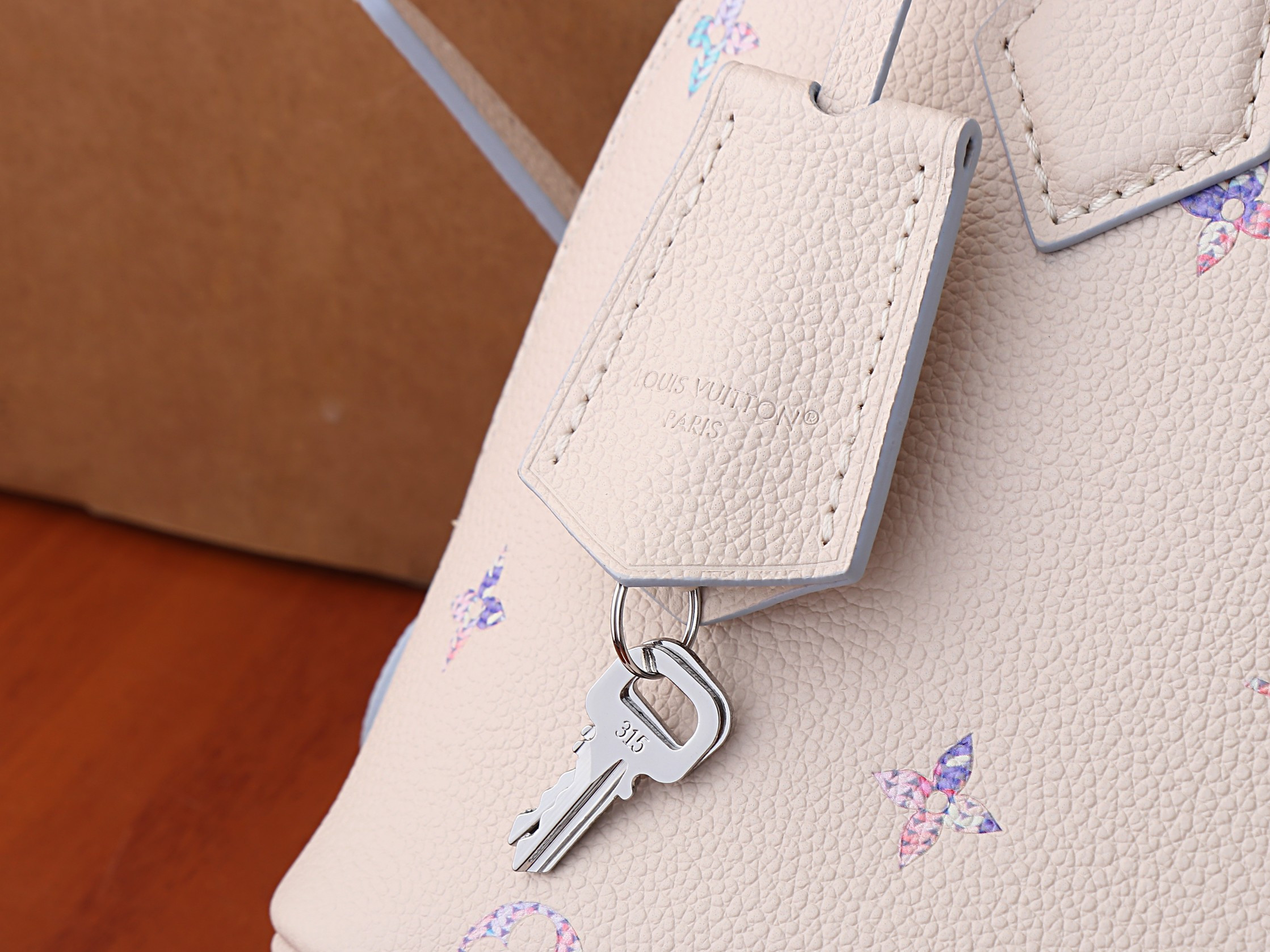 LV Alma BB Adjustable Strap M2A086 23.5x17.5x11.5cm