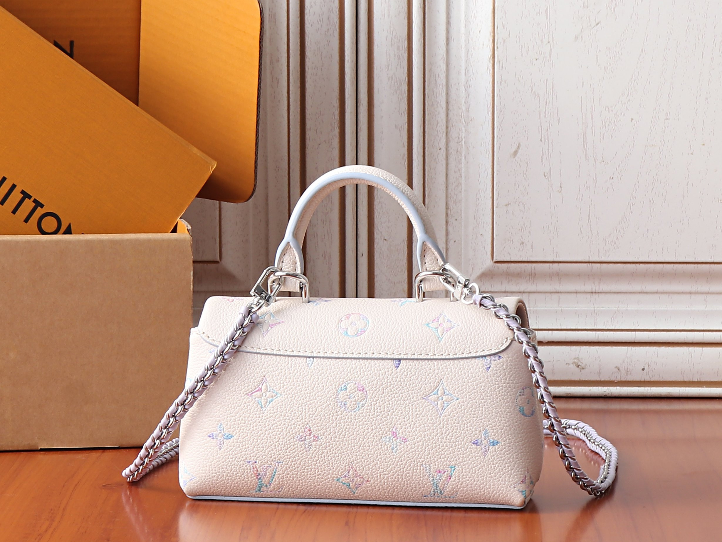 LV Nano Madeleine M2A374 21x12.5x6cm